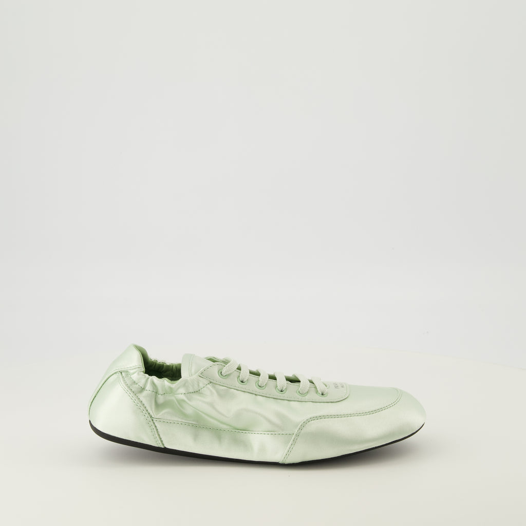 Image de l'article Baskets Collapse en soie vert d'eau de la marque Prada pour Femme - Saison Printemps-Été 2026 - Vue latérale droite