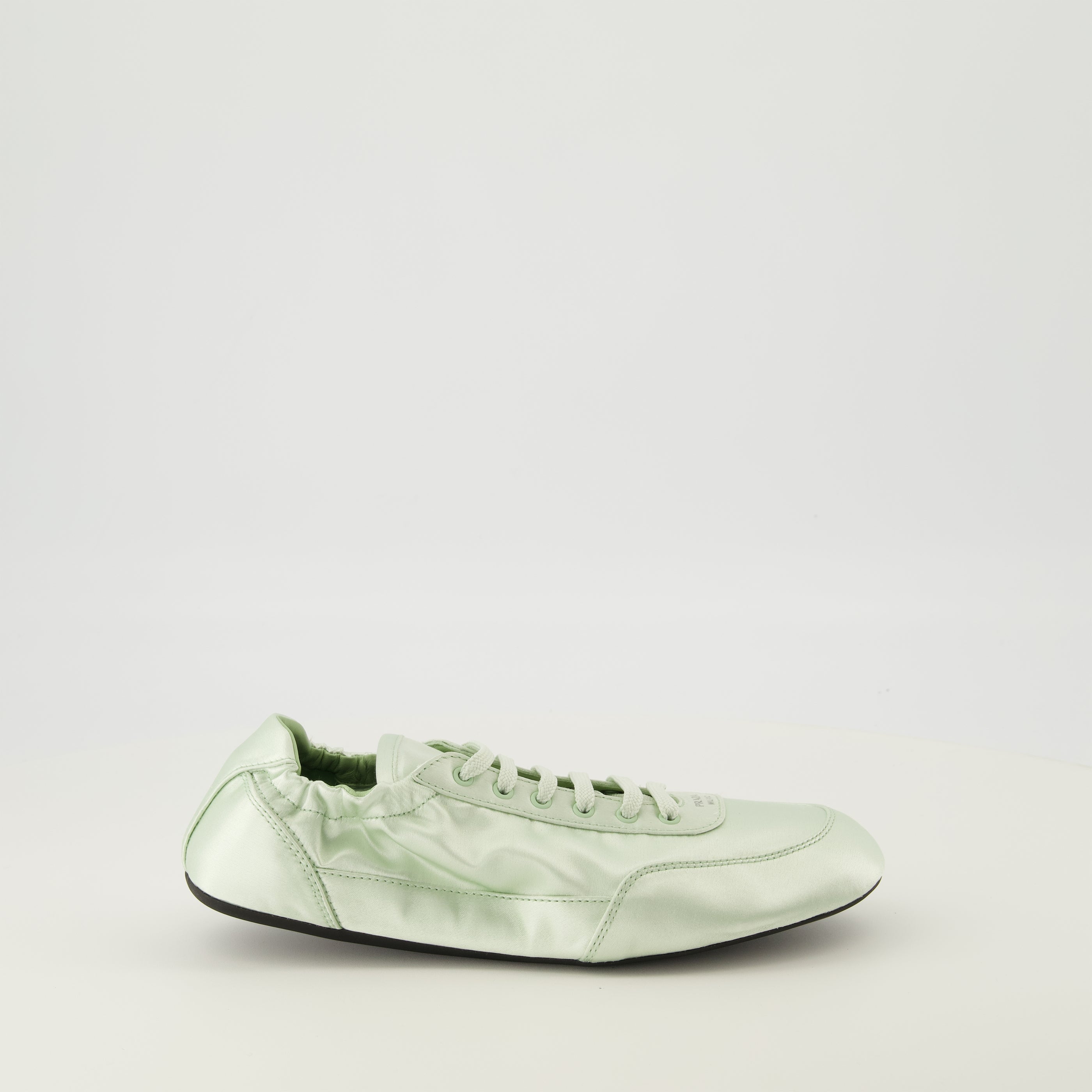 Image de l'article Baskets Collapse en soie vert d'eau de la marque Prada pour Femme - Saison Printemps-Été 2026 - Vue latérale droite