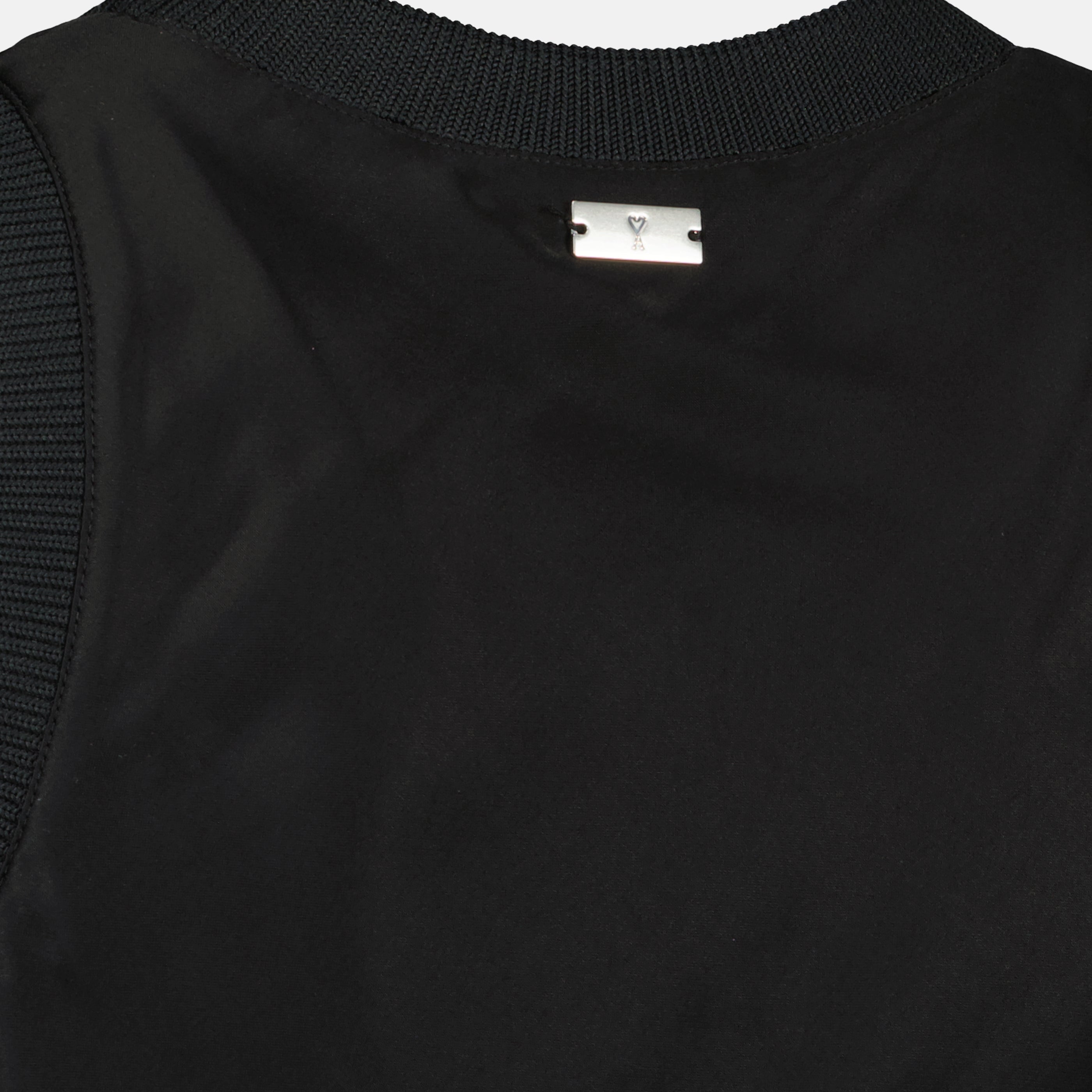 Image de l'article Débardeur noir effet satiné de la marque Ami PARIS pour Femme - Saison Printemps-Été 2026 - Vue détaillée_2