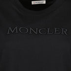Bild des schwarzen bestickten Logo-T-Shirts der Marke Moncler für Damen - Frühling-Sommer-Saison 2026 - Detailansicht_1