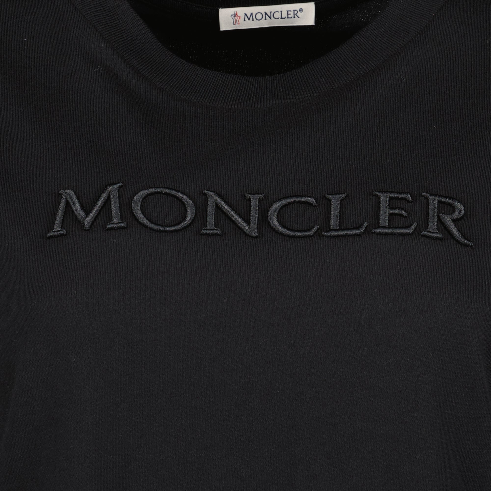 Image de l'article T-shirt logo brodé noir de la marque Moncler pour Femme - Saison Printemps-Été 2026 - Vue détaillée_1
