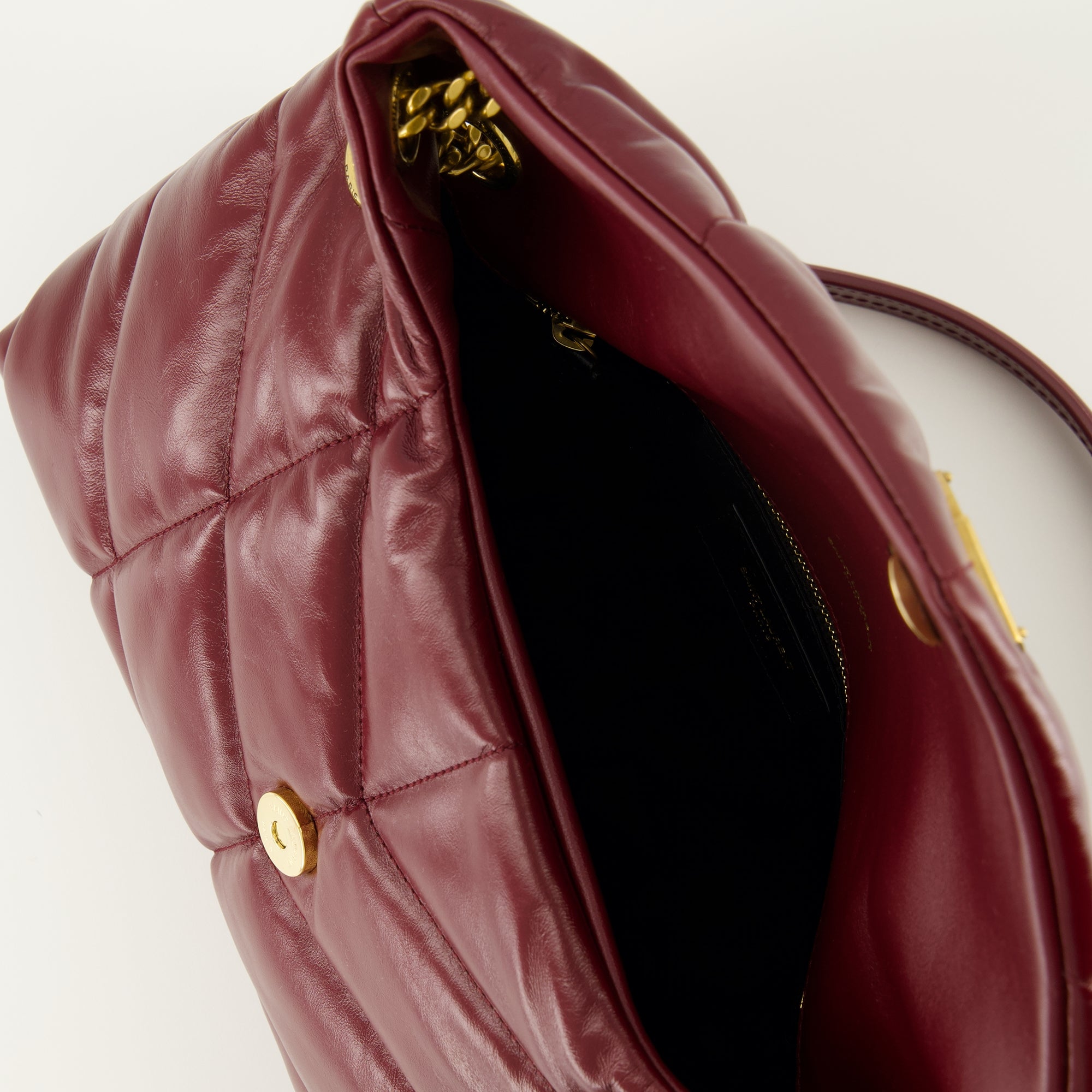 Image de l'article Sac Puffer bordeaux de la marque Saint Laurent pour Femme - Saison Automne-Hiver 2025 - Vue détaillée_3