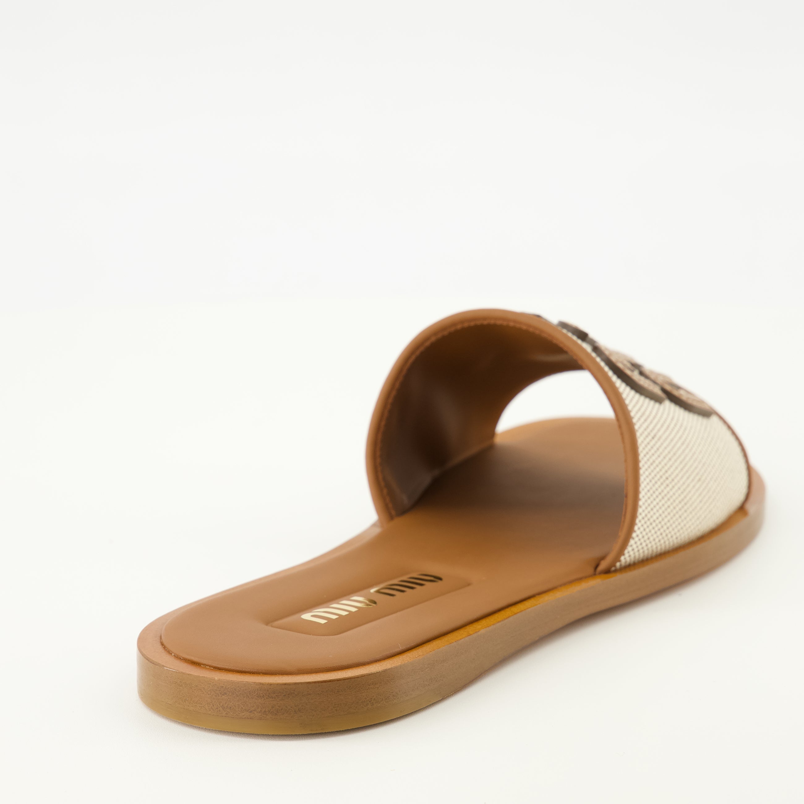 Image de l'article Mules en toile et cuir marron de la marque Miu Miu pour Femme - Saison Printemps-Été 2026 - Vue arrière