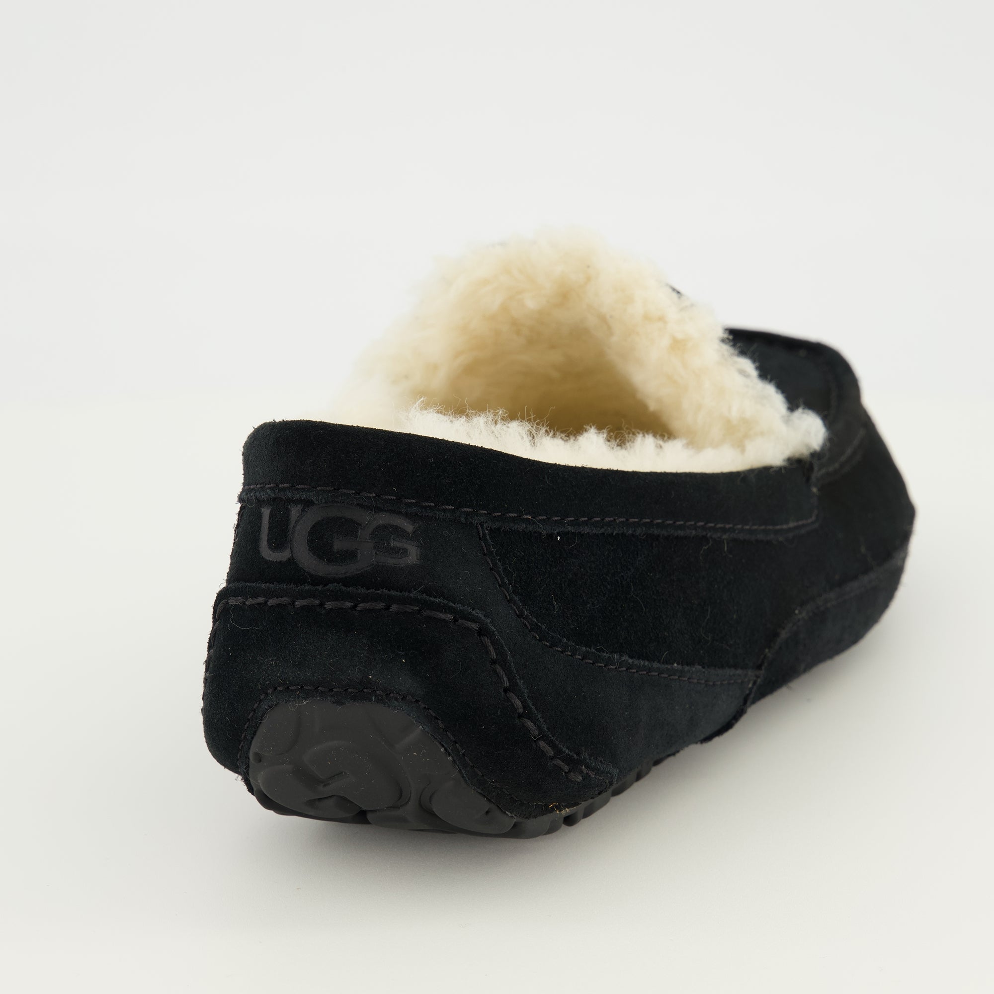 Image de l'article Chaussons Ascot noir de la marque Ugg pour Homme - Saison Printemps-Été 2026 - Vue arrière