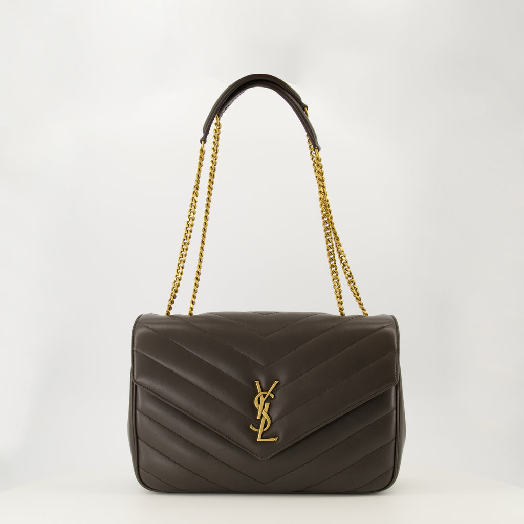 Bild der großen Loulou-Tasche der Marke Saint Laurent für Frauen - Herbst-Winter 2025 - Frontansicht