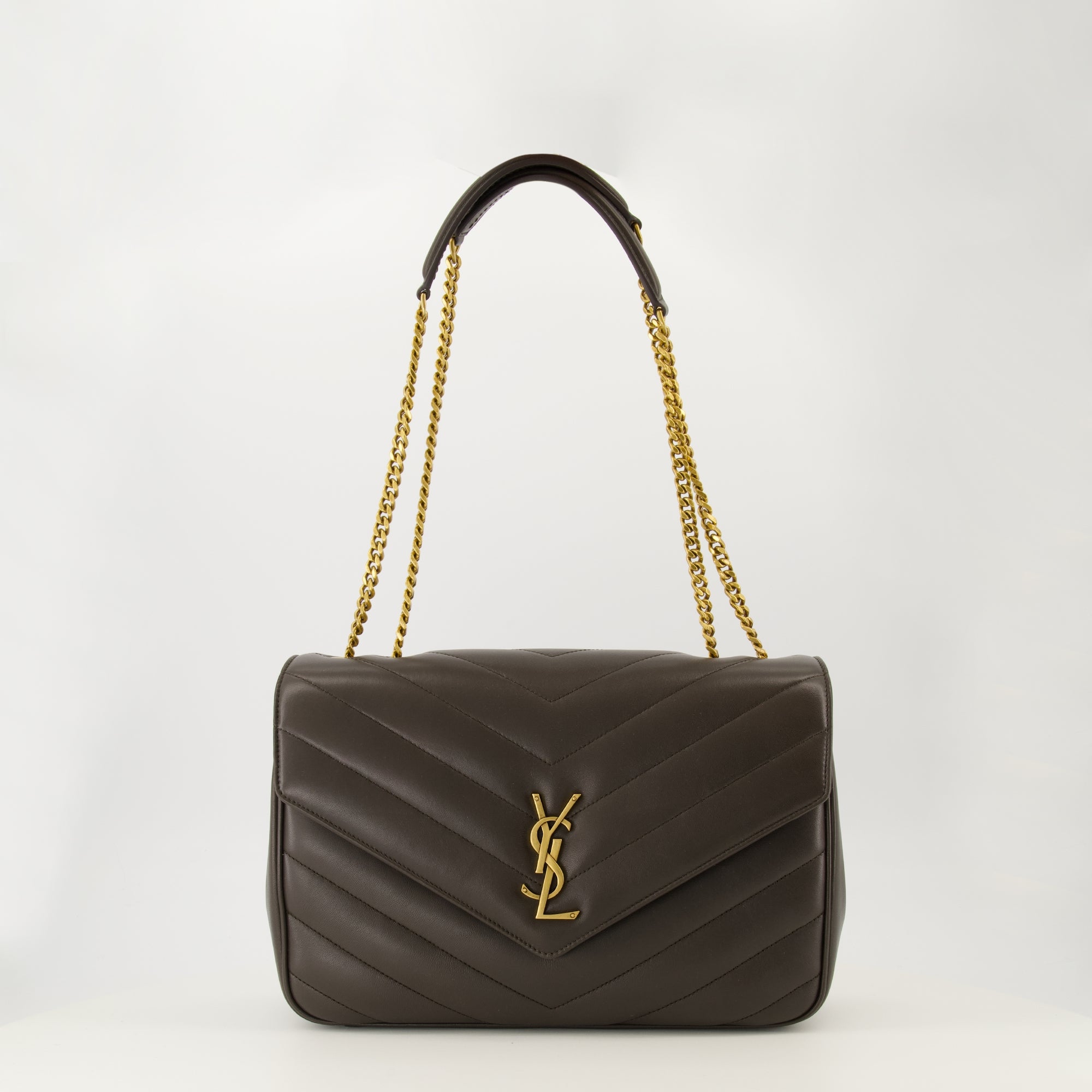 Bild der großen Loulou-Tasche der Marke Saint Laurent für Frauen - Herbst-Winter 2025 - Frontansicht