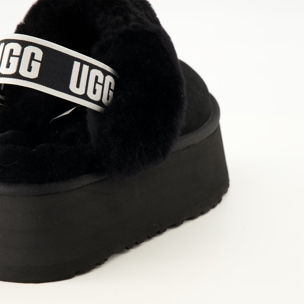 Chaussures ouvertes ファンケッテ ブラック スリッパ Ugg Noir Femme