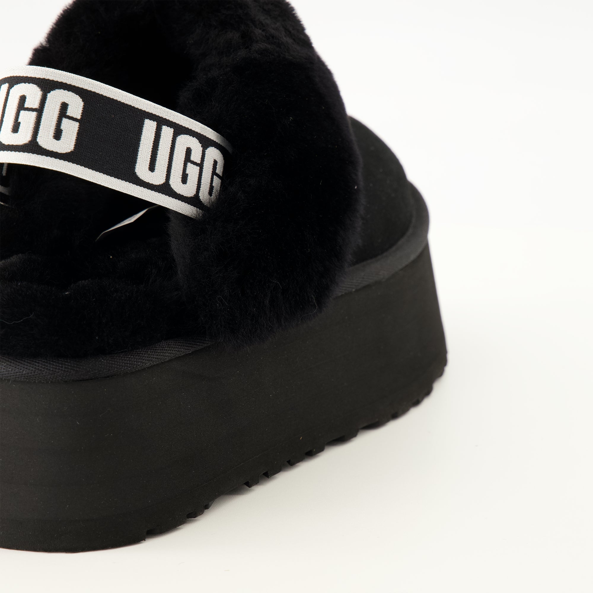 Chaussures ouvertes Funkette Schwarze Hausschuhe Ugg Noir Femme
