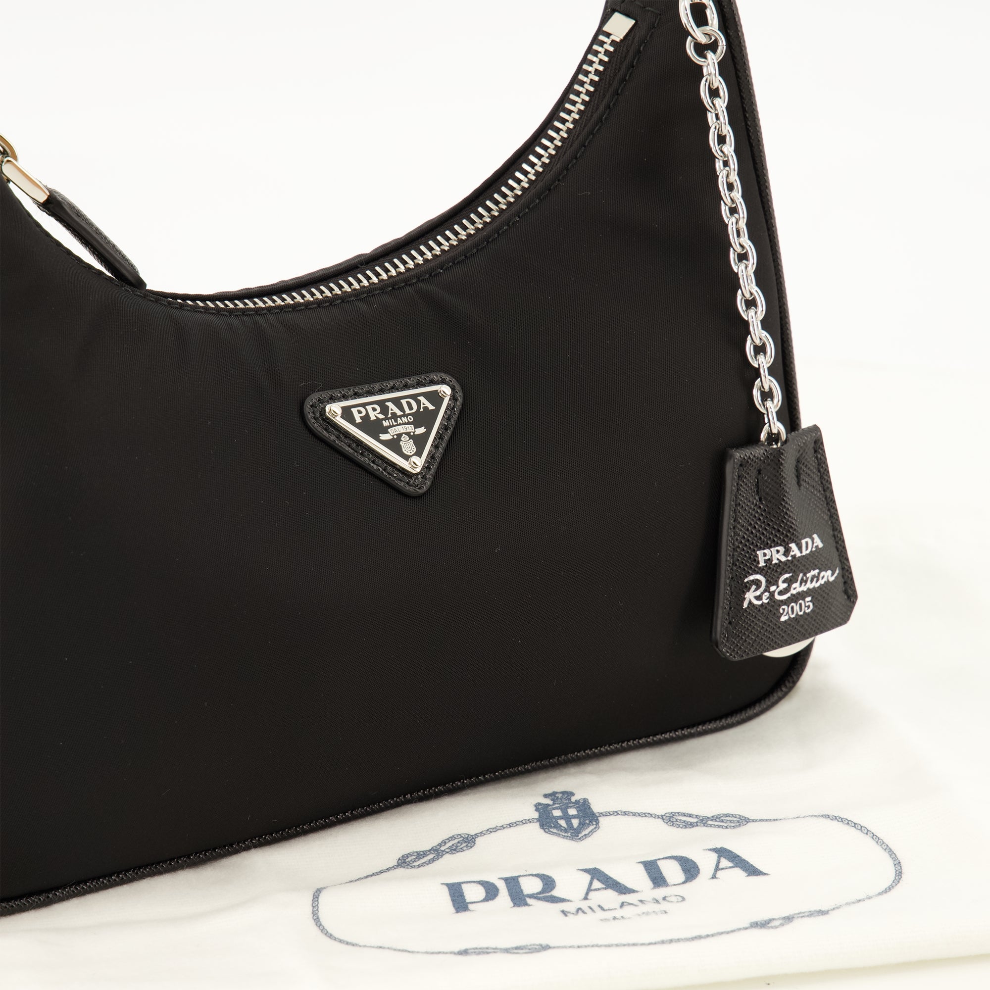 Sacs à main et épaule Mini Re-Edition 2005 Tasche aus schwarzem Re-Nylon Prada Noir Femme