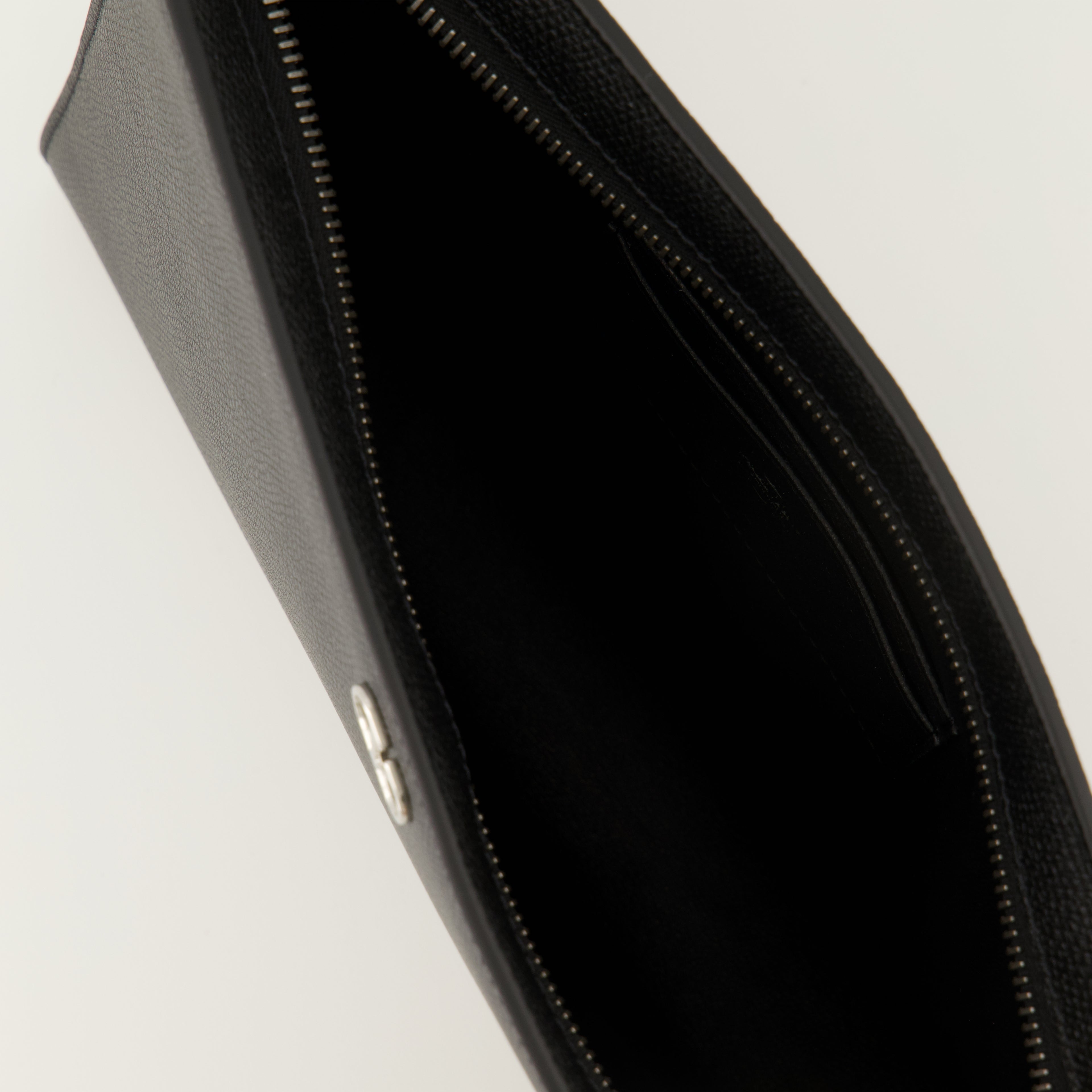 Image of the Vlogo pouch item by Valentino Garavani for Men - Autumn-Winter 2025 - Detailed View 2