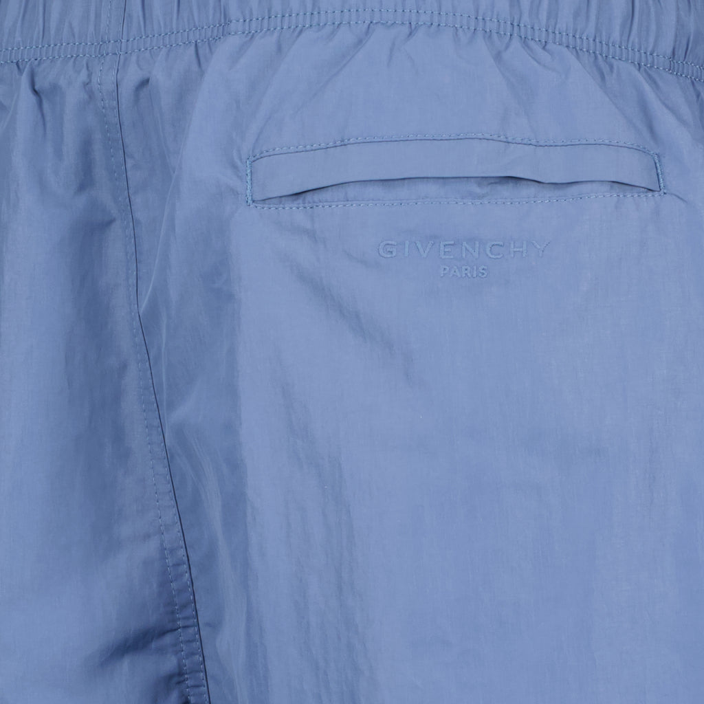 Imagen del bañador azul de la marca Givenchy para Hombre - Temporada Primavera-Verano 2026 - Vista Detallada 2