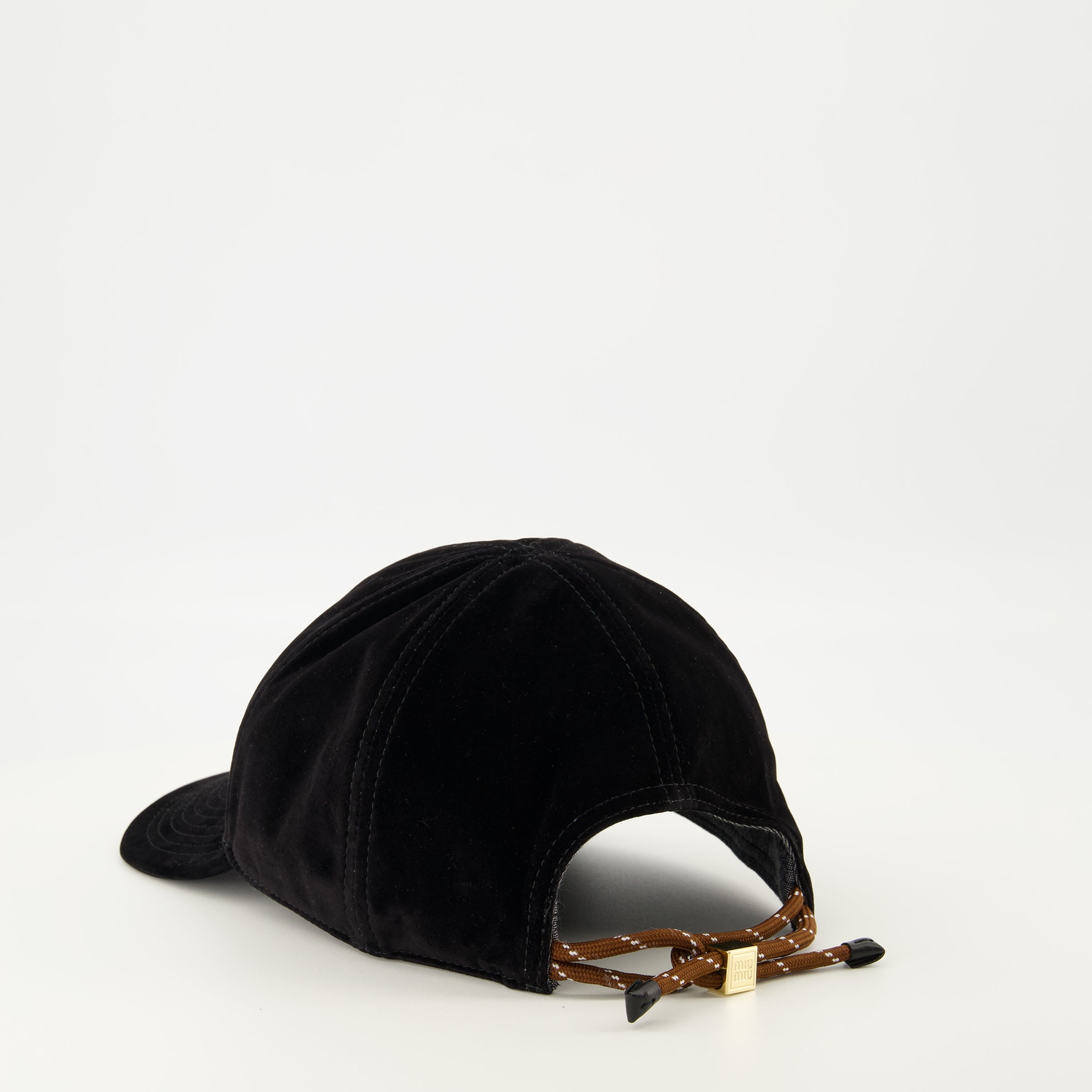 Image de l'article Casquette en velous noir de la marque Miu Miu pour Femme - Saison Printemps-Été 2026 - Vue détaillée_2