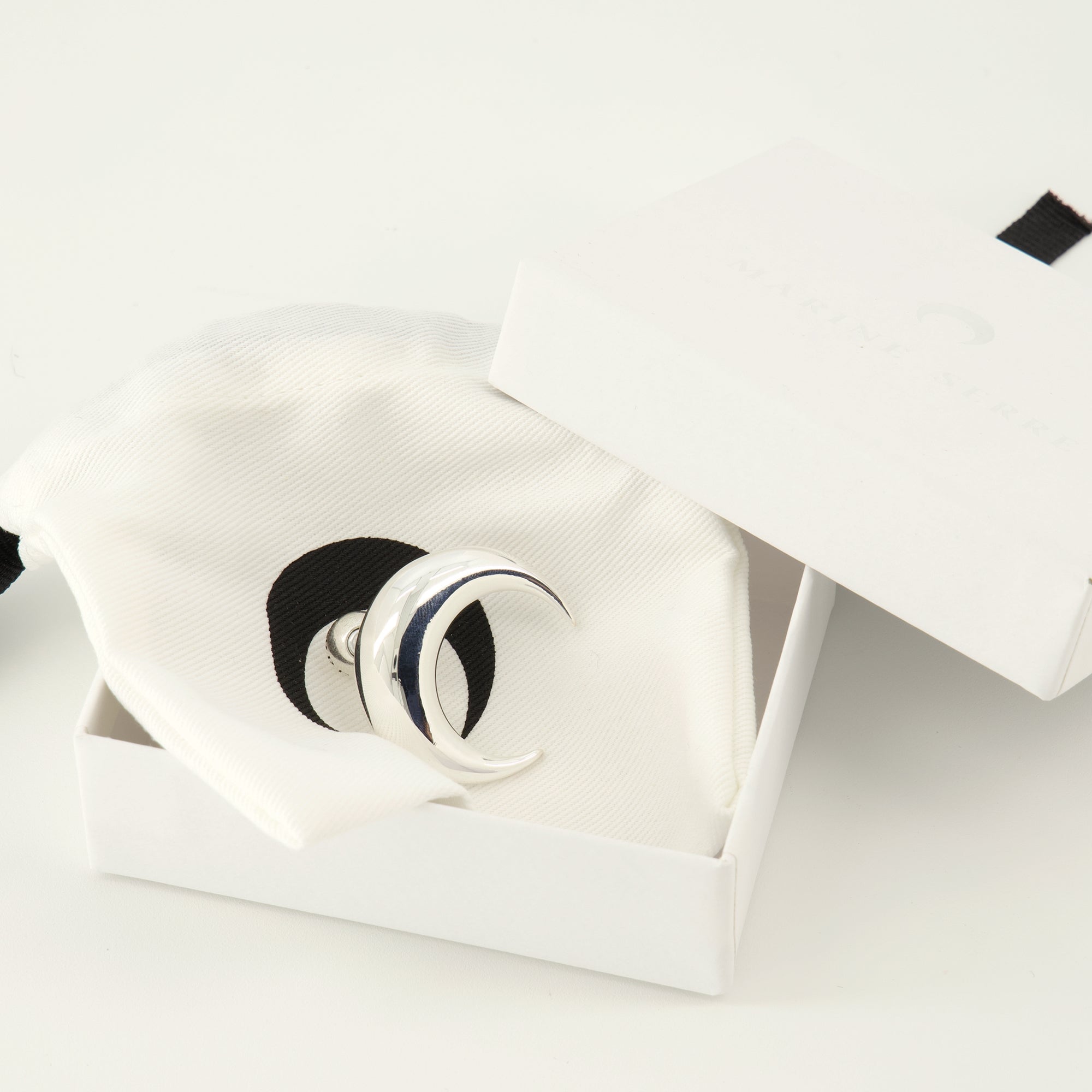 Image de l'article Boucle d'oreilles Moon argenté de la marque Marine Serre pour Femme - Saison Automne-Hiver 2025 - Vue détaillée_3