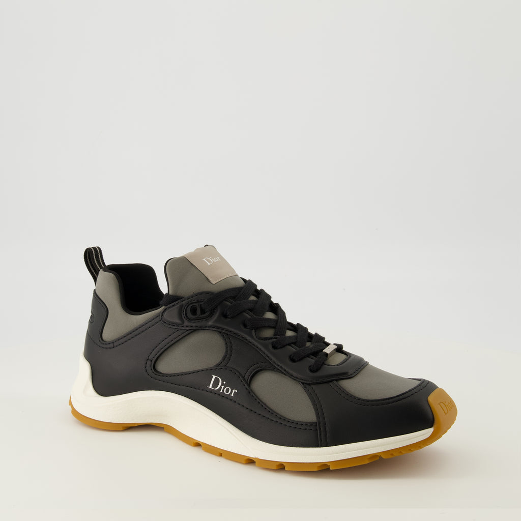 Bild der Dior Herrenschuhe Mile Schwarz - Frühling-Sommer 2026 - Drei-Viertel-Ansicht von vorne rechts