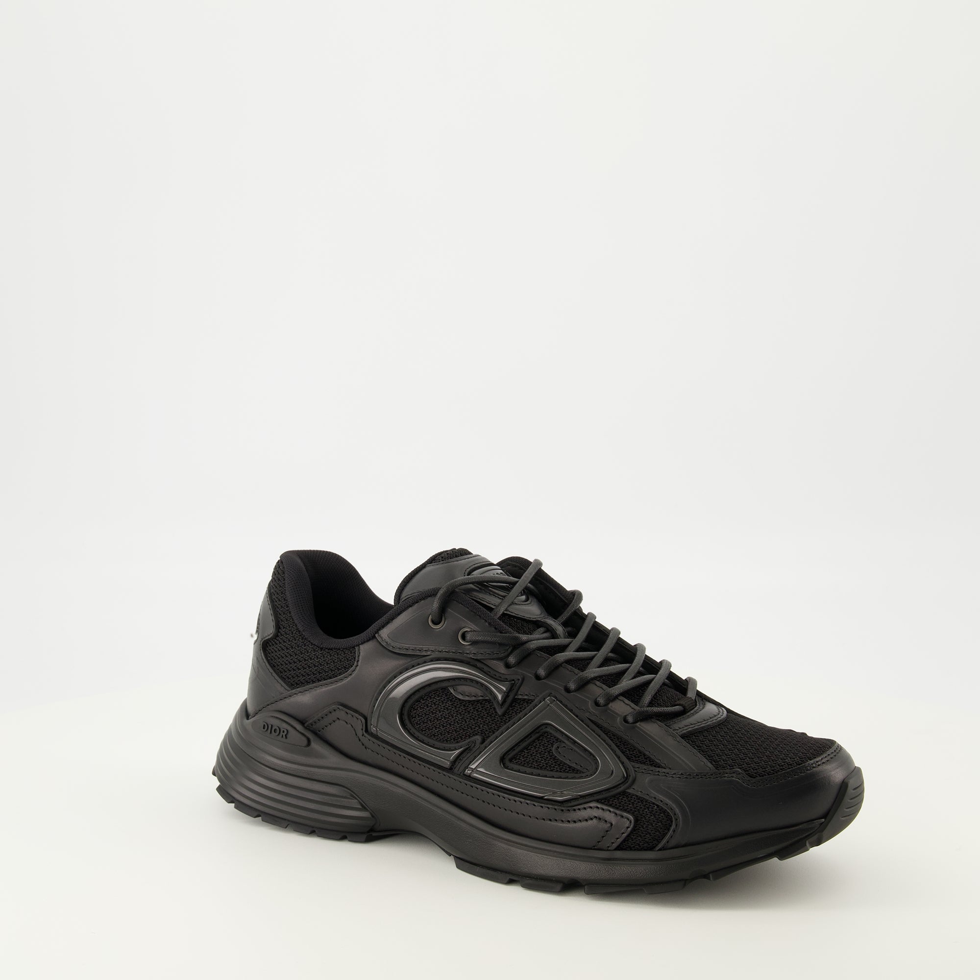 Bild der B30 schwarzen Sneakers der Marke Dior für Herren - Herbst-Winter Saison 2025 - Dreiviertelansicht vorne rechts