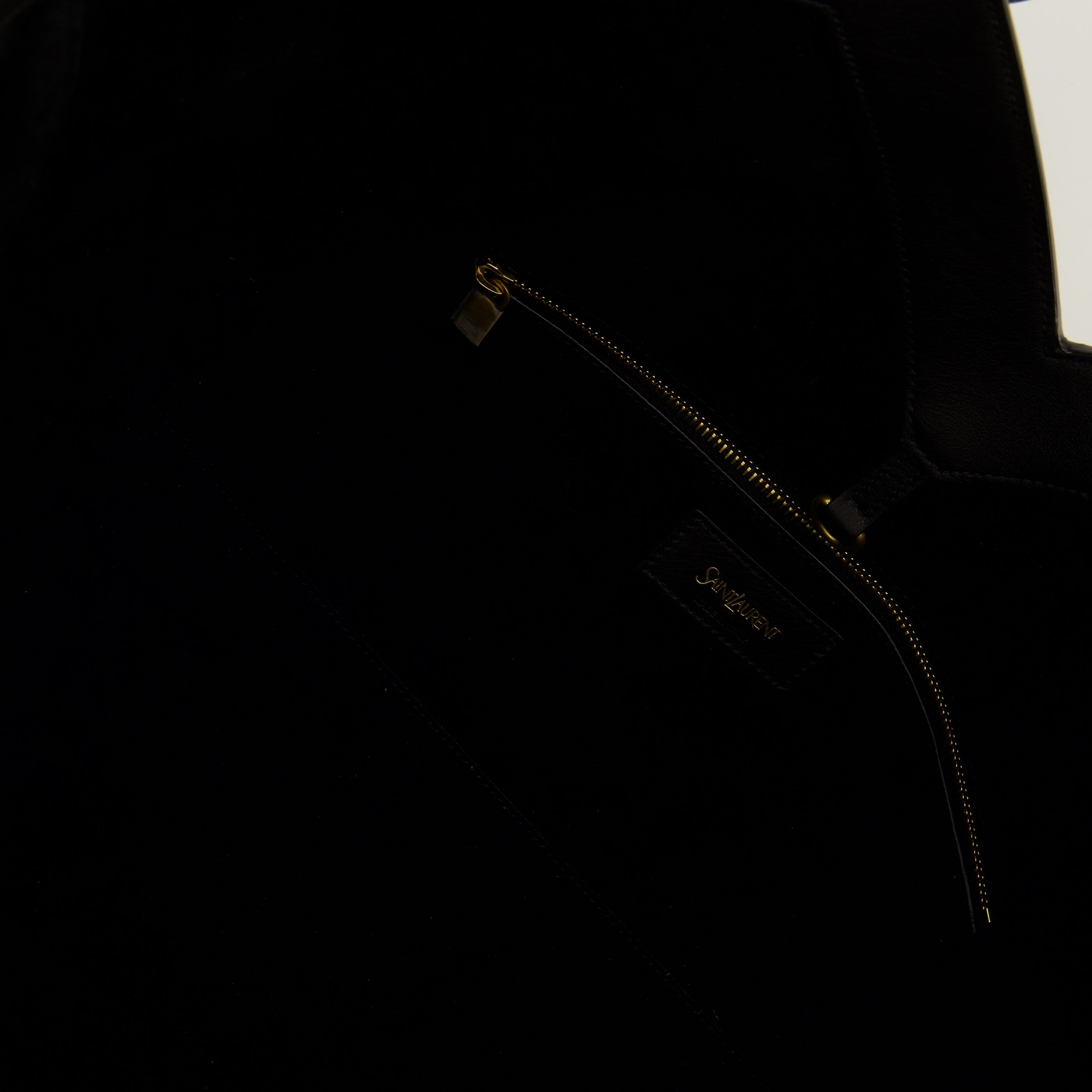 Image de l'article Petit sac cabas Y en cuir noir de la marque Saint Laurent pour Femme - Saison Printemps-Été 2026 - Vue détaillée_3