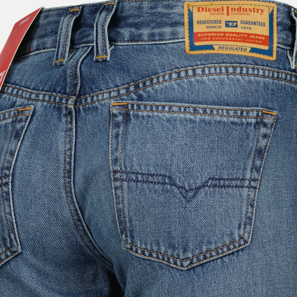 Image of the Jean D-Bless 1970 L30 by Diesel for Women - Autumn-Winter 2025 - Detailed View 2