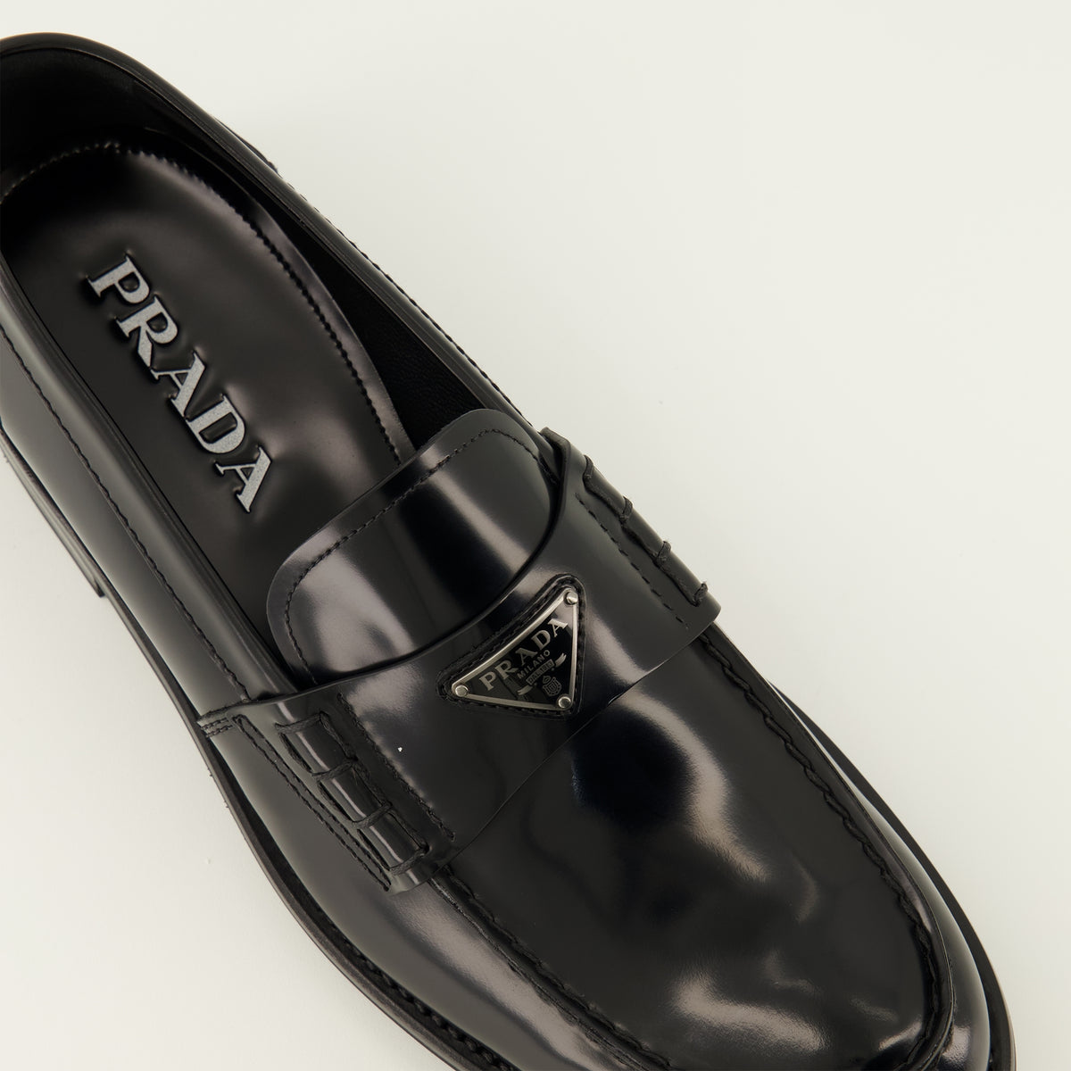 Mocassins Mocassins noir en cuir brossé Prada Noir Homme
