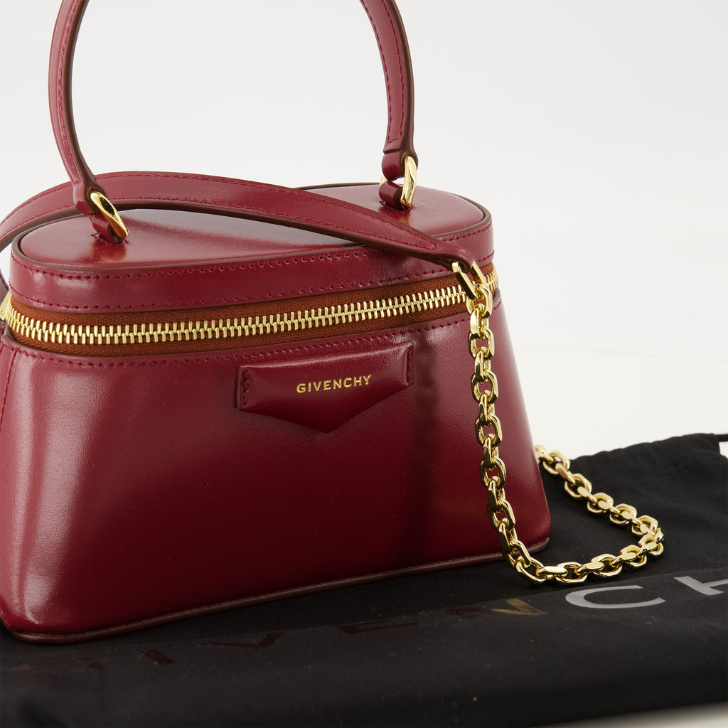 Image of the Givenchy Women's Antigona Burgundy Leather Vanity Bag - Spring-Summer 2026 - Detailed View_2
