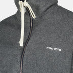 Image de l'article Blouson réversible bleu et gris de la marque Miu Miu pour Femme - Saison Printemps-Été 2026 - Vue détaillée_4