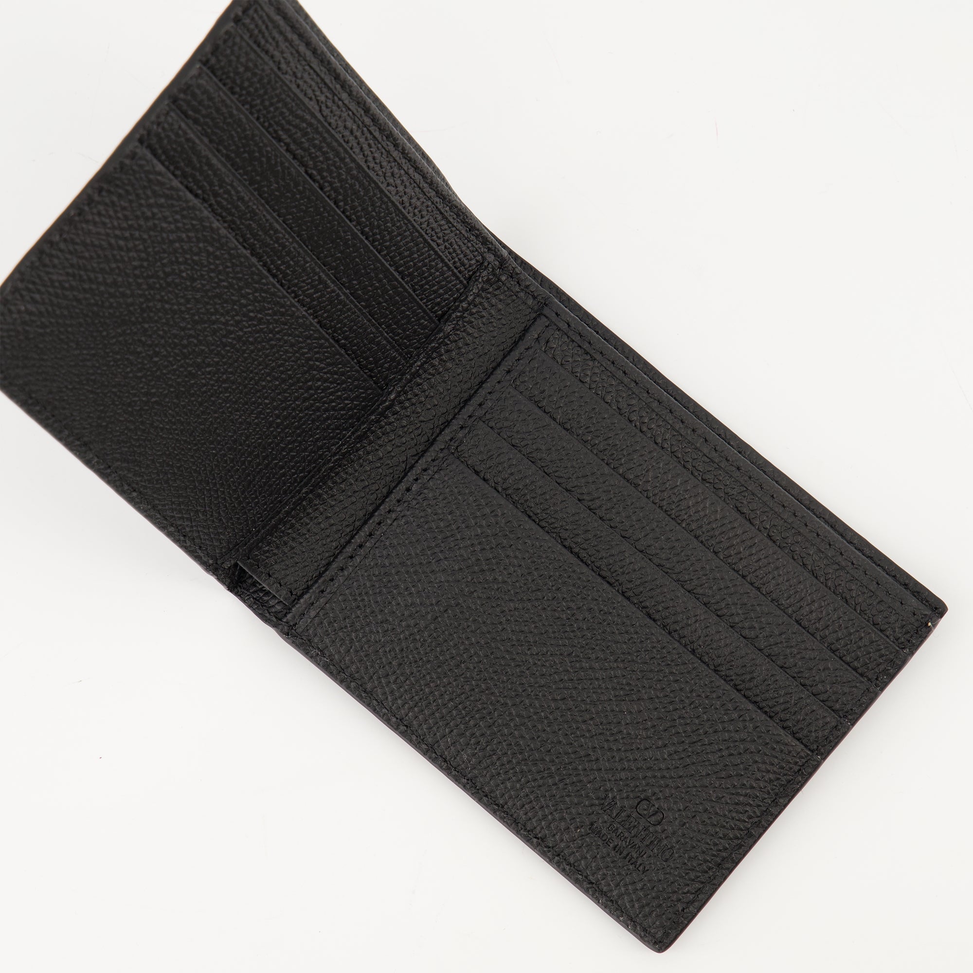 Image of the Vlogo cardholder from the Valentino Garavani brand for Men - Autumn-Winter 2025 Collection - Detailed View_2