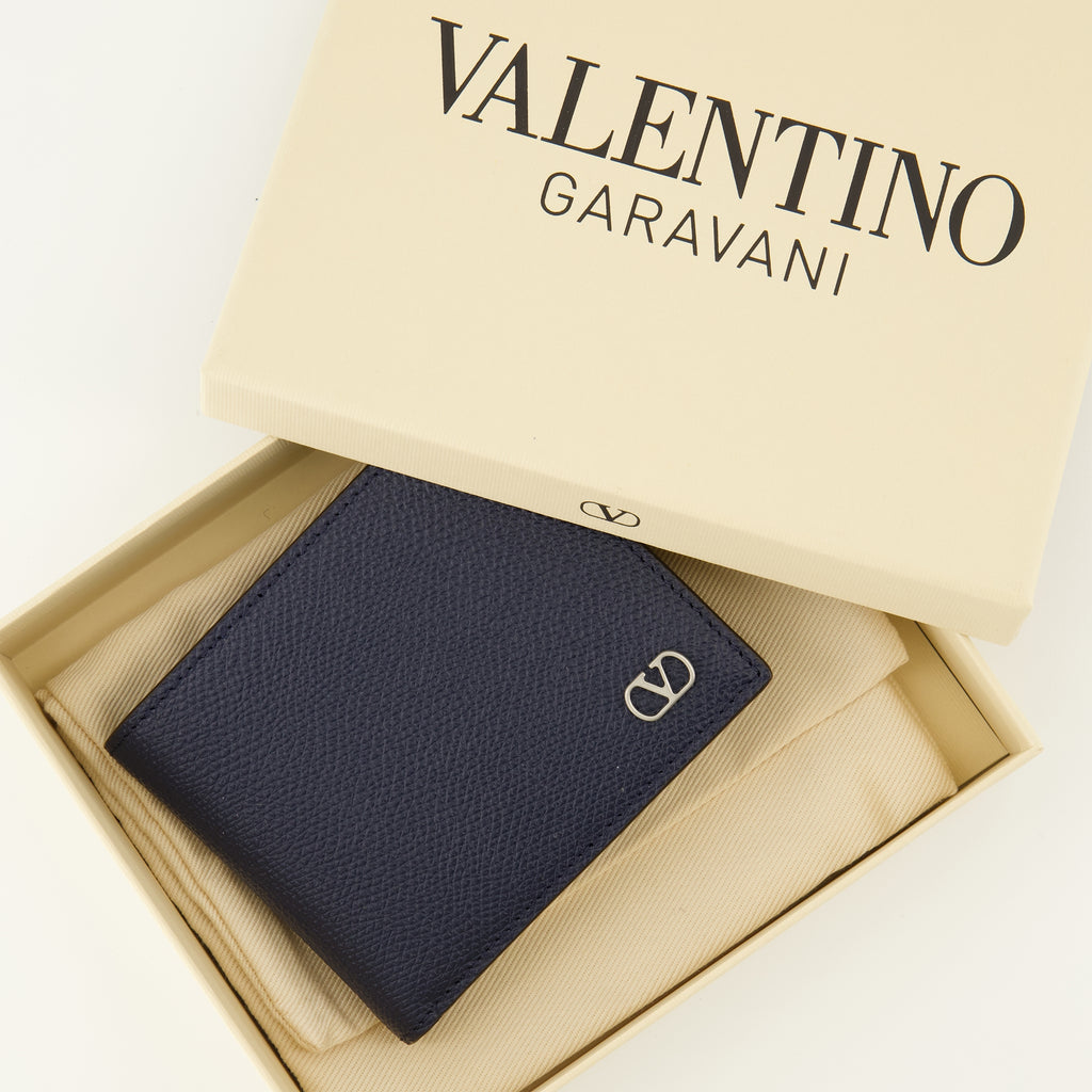 Image de l'article Portefeuilles Vlog bleu marine de la marque Valentino Garavani pour Homme - Saison Printemps-Été 2026 - Vue détaillée_3