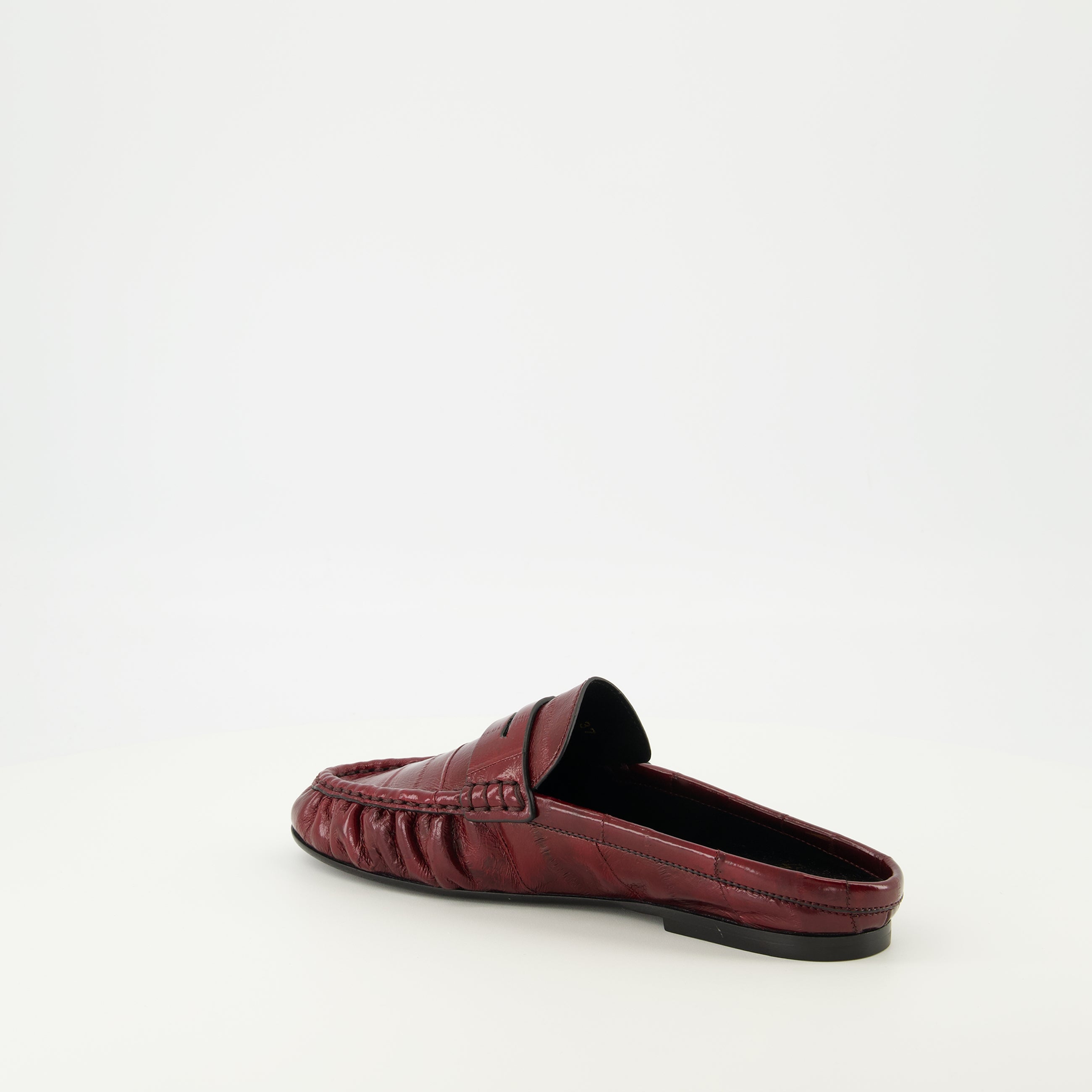Image de l'article Mules Loafer bordeaux de la marque Saint Laurent pour Femme - Saison Printemps-Été 2026 - Vue trois quarts arrière droite