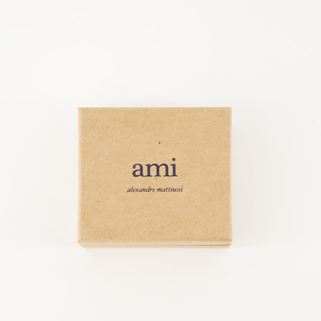 Imagem do artigo Brincos Ami de coração da marca Ami PARIS para Mulher - Temporada Outono-Inverno 2025 - Vista Detalhada 3