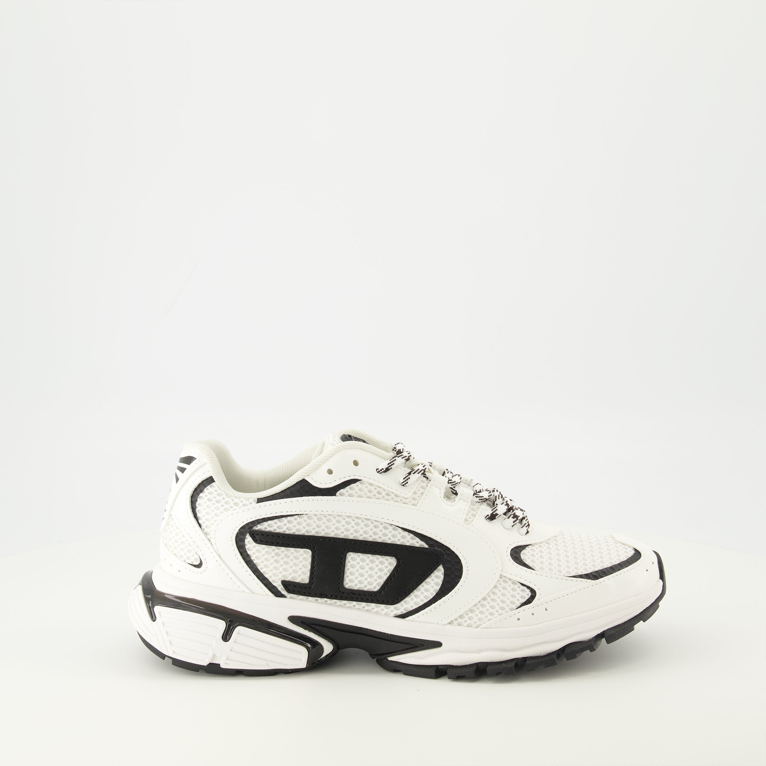 Image de l'article Baskets Pro-V-Dense blanc et noir de la marque Diesel pour Homme - Saison Printemps-Été 2026 - Vue latérale droite