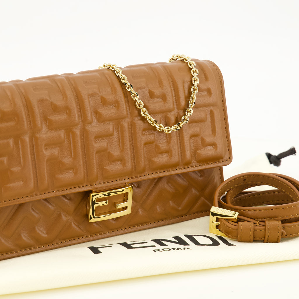 Sacs bandoulière Cartera Baguette de Cuero Marrón con Cadena Fendi Marron Femme