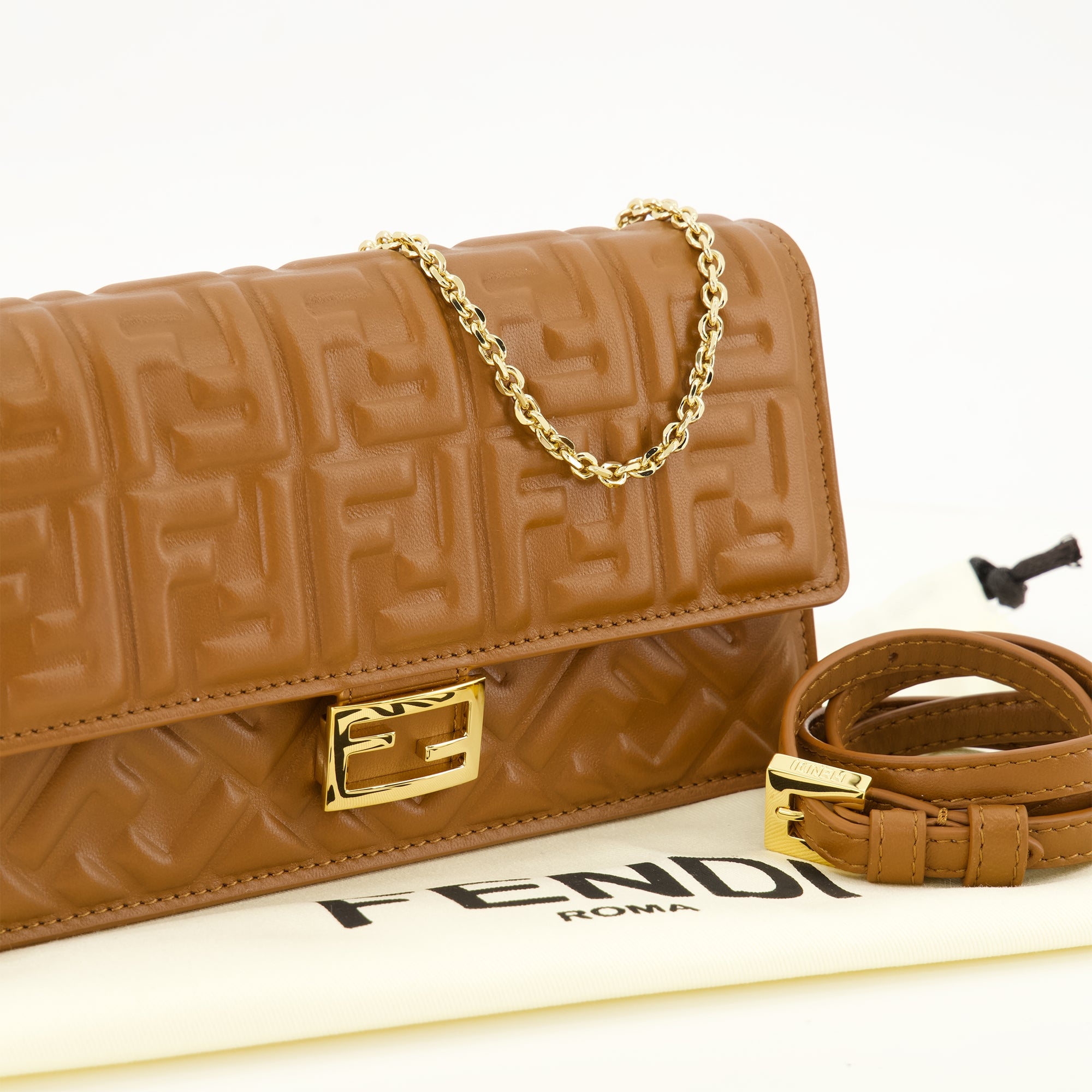 Sacs bandoulière Cartera Baguette de Cuero Marrón con Cadena Fendi Marron Femme