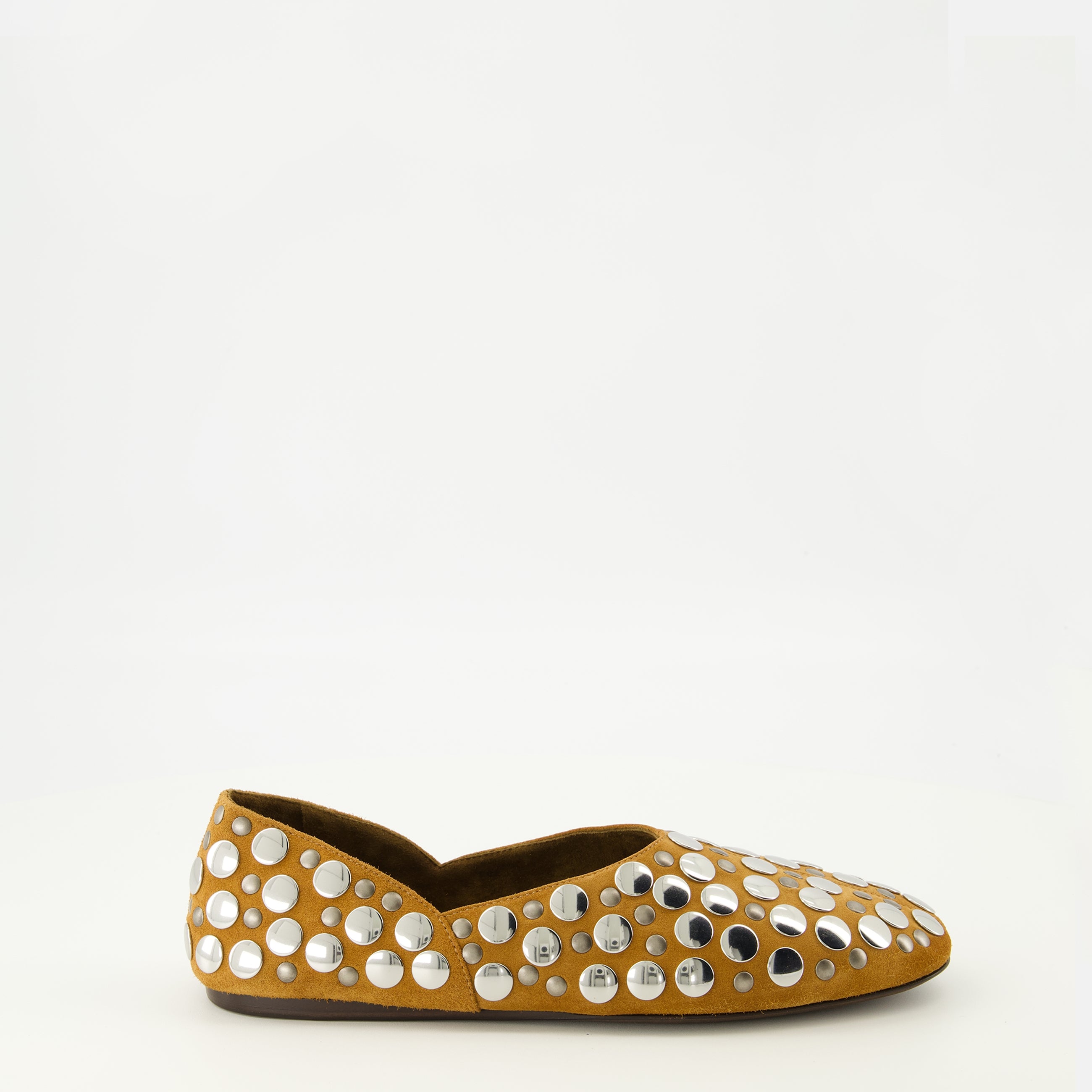 Image de l'article Ballerines Jane en daim marron de la marque Khaite pour Femme - Saison Printemps-Été 2026 - Vue latérale droite