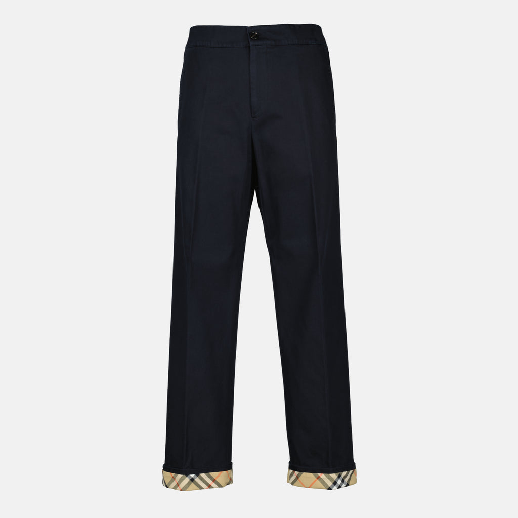 Imagen del pantalón de gabardina para hombre de Burberry - Temporada Otoño-Invierno 2025 - Vista Frontal