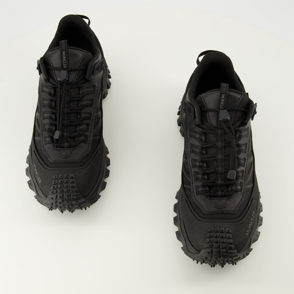 モンクレールのメンズトレイルグリップGTXブラックスニーカーの画像 - 2026年春夏シーズン - 靴のペアの上からのビュー