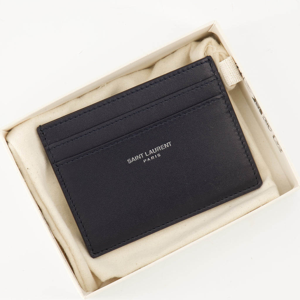 Imagen del porta tarjetas Saint Laurent Paris para Hombre - Temporada Otoño-Invierno 2025 - Vista Detallada_2