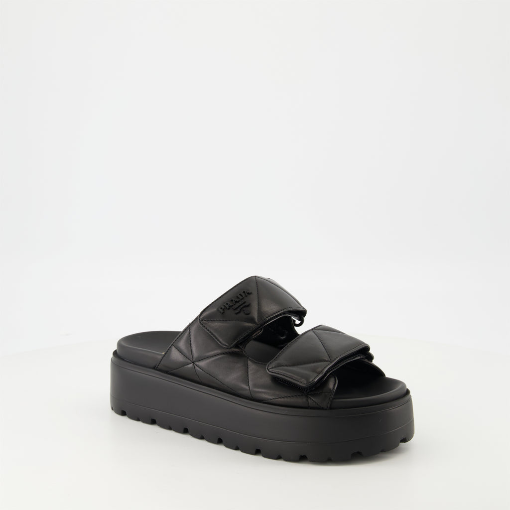 Sapatos abertos Mules de Couro Matelassé Prada Preto Femme