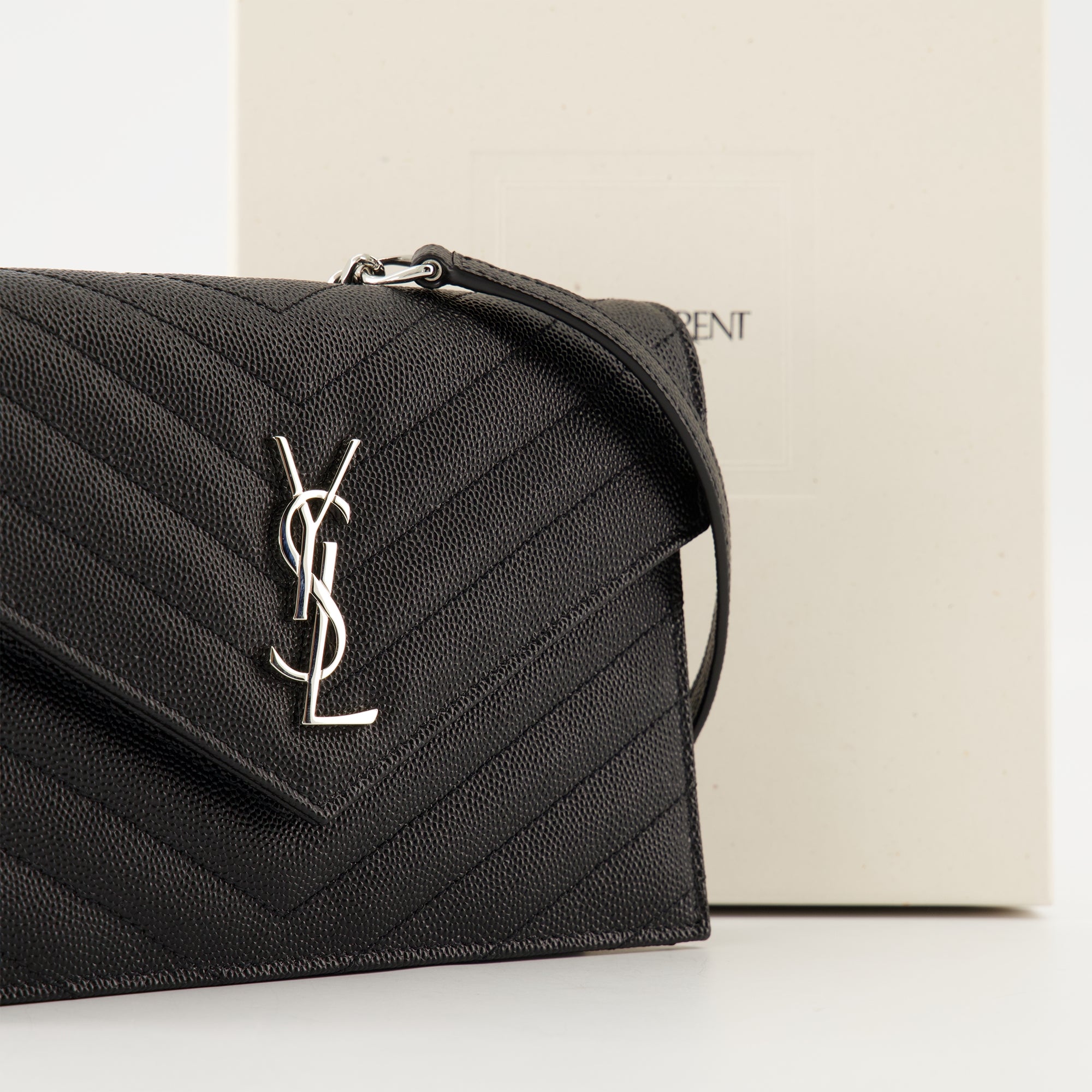 Petite maroquinerie チェーンエンベロープウォレット Saint Laurent Noir Femme