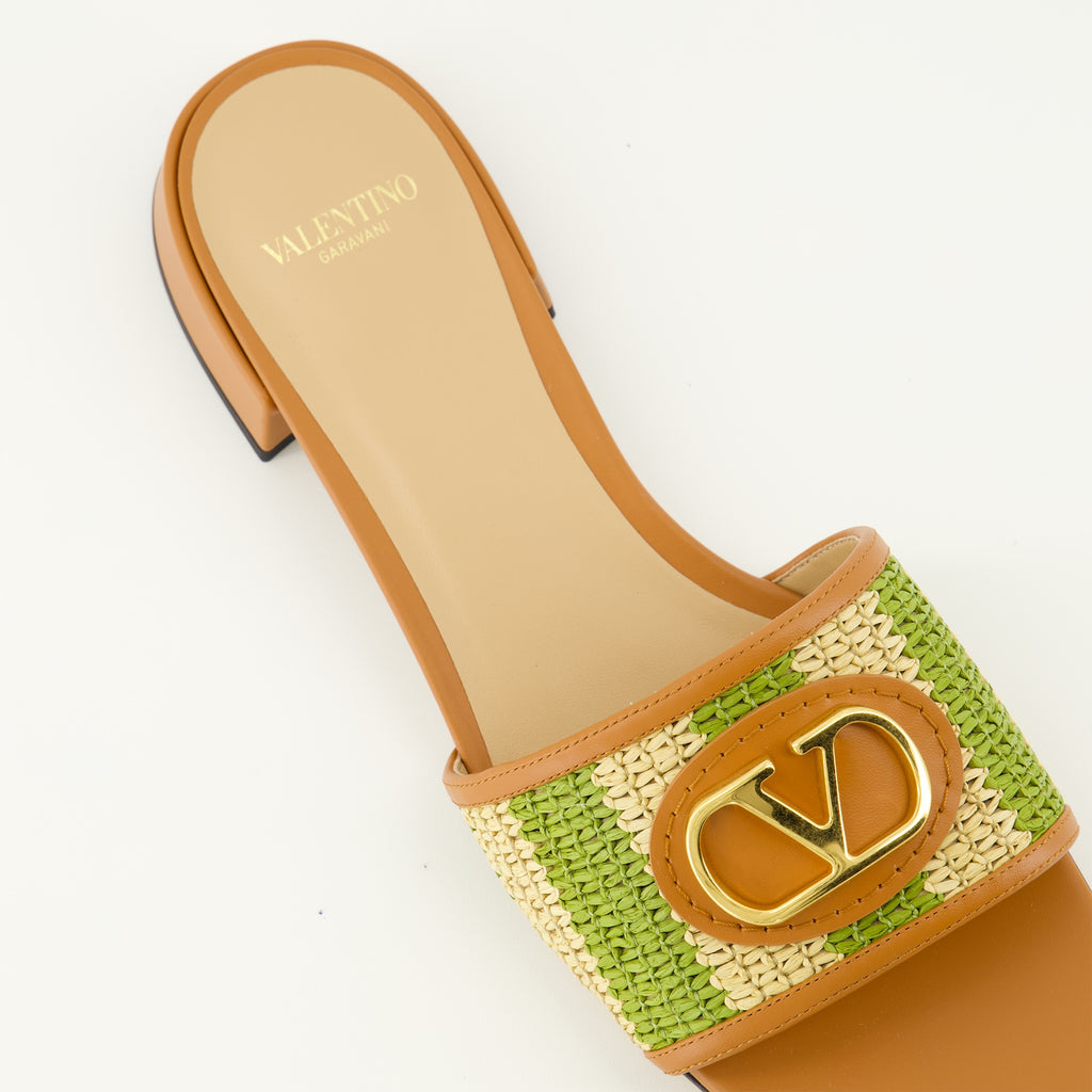 Image de l'article Sandales Vlogo en raphia beige et vert de la marque Valentino Garavani pour Femme - Saison Printemps-Été 2026 - Vue détaillée de haut