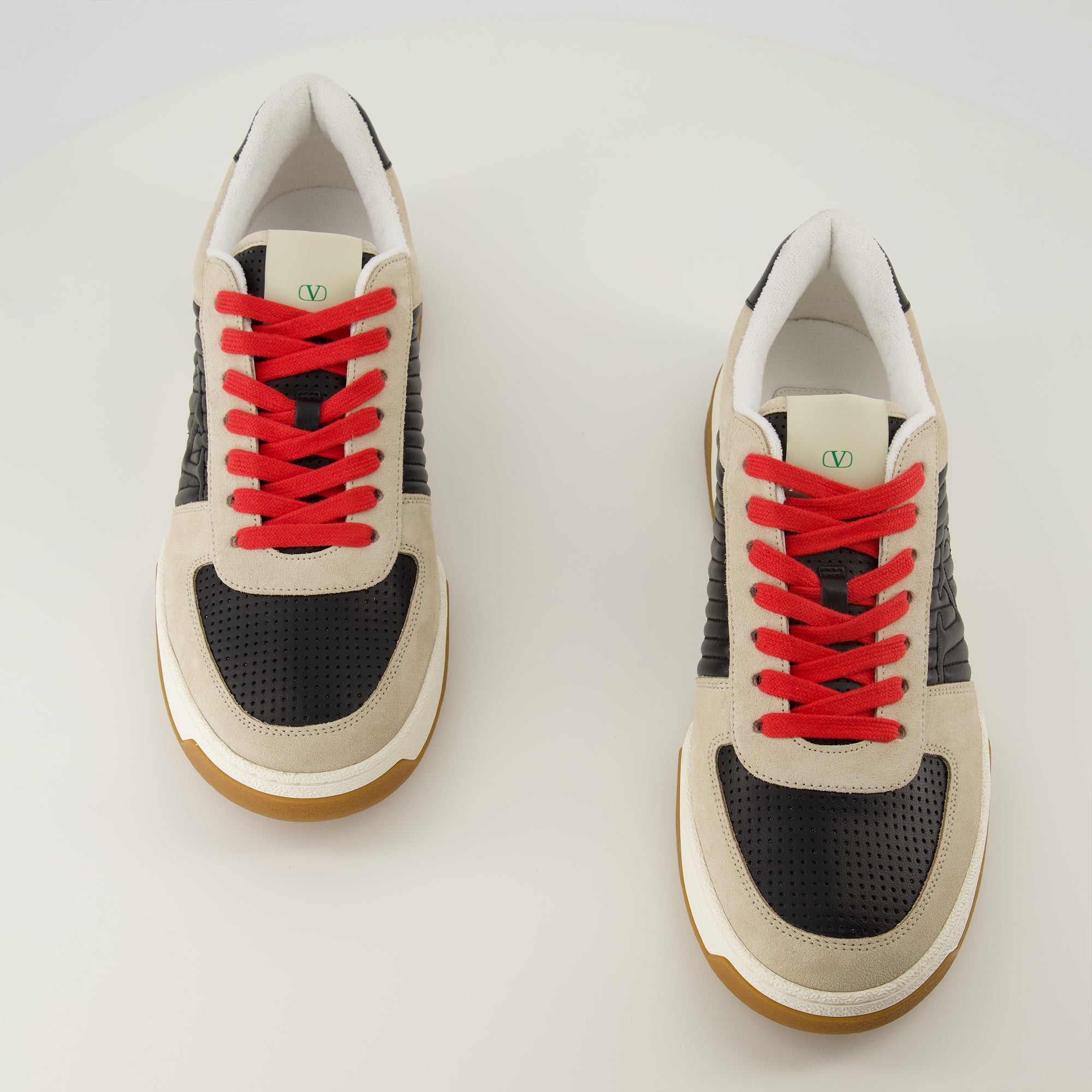 Image de l'article Baskets Sparry noir de la marque Valentino Garavani pour Homme - Saison Printemps-Été 2026 - Vue de dessus paire de chaussure