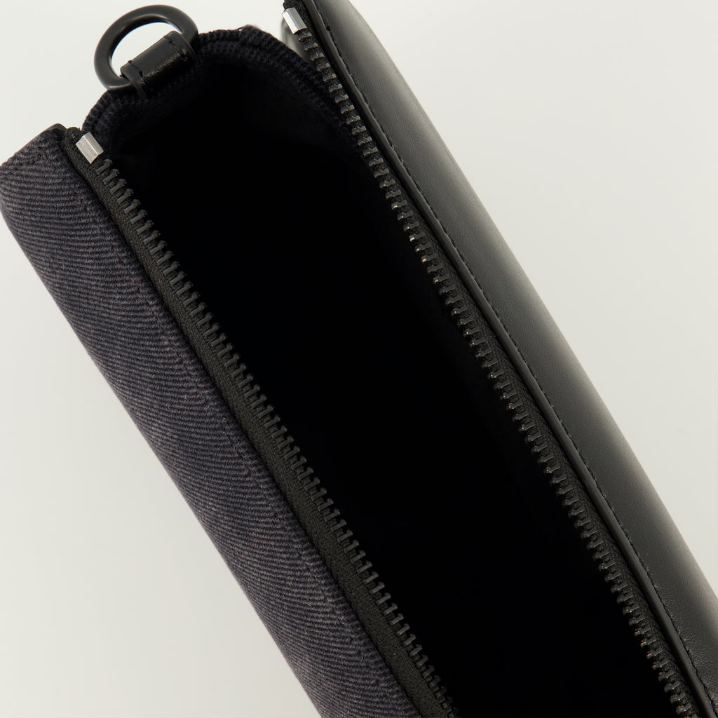 Immagine della borsa 1DR in pelle nera e denim del marchio Diesel per Unisex - Stagione Primavera-Estate 2026 - Vista Dettagliata 3