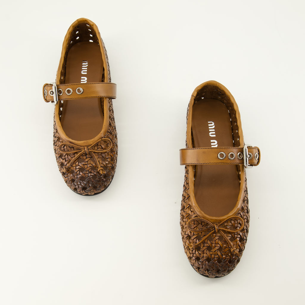Chaussures plates Bailarinas de Cuero Cannage en Marrón Miu Miu Marron Femme