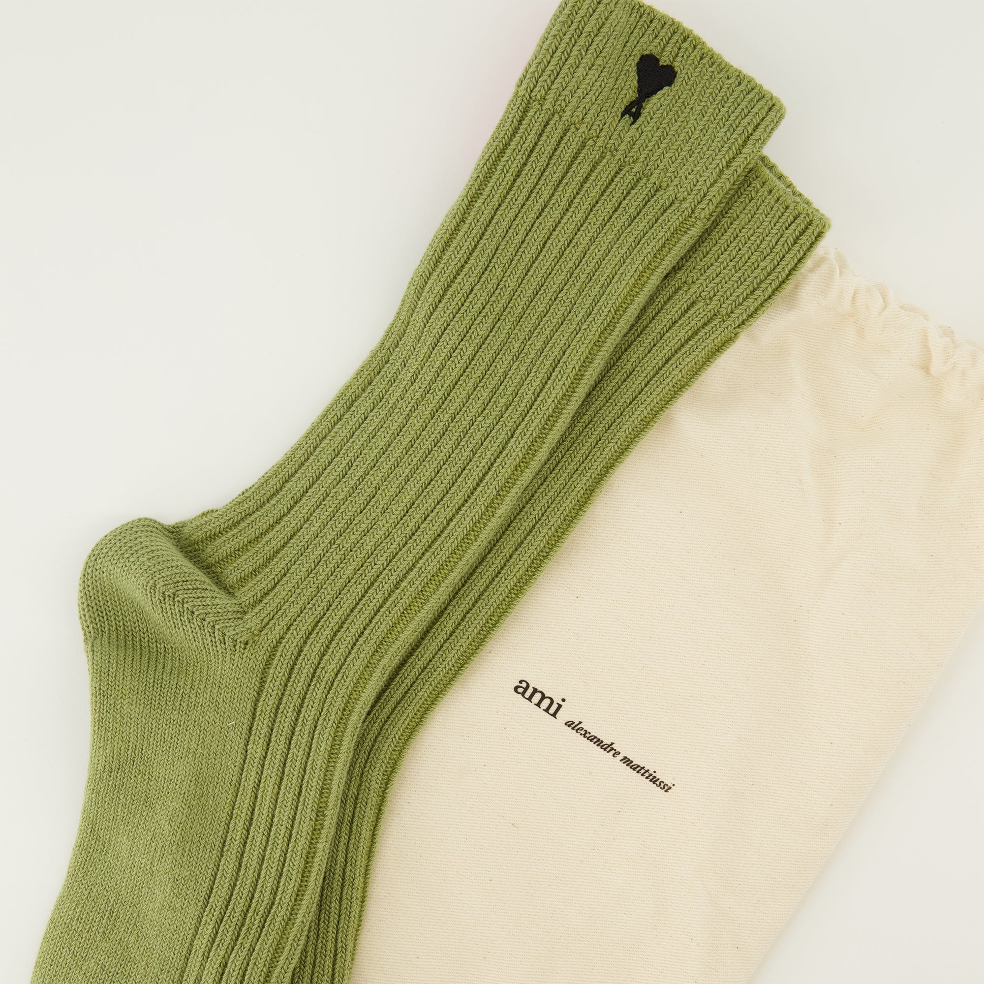 Image de l'article Chaussettes AMI de coeur kaki de la marque Ami PARIS pour Unisex - Saison Printemps-Été 2026 - Vue détaillée_2