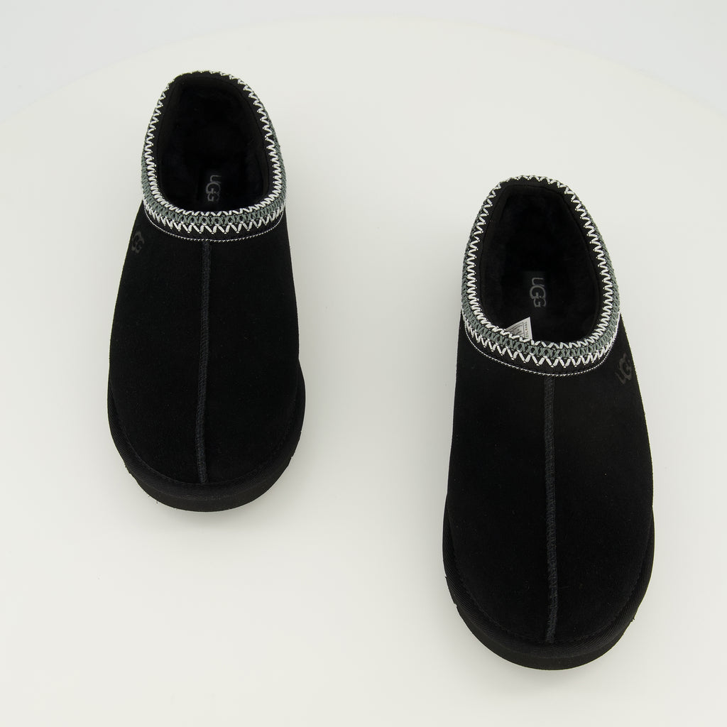 Image of the Ugg Men's Tasman II black mules - Spring-Summer 2026 season - Top view of the pair of shoes