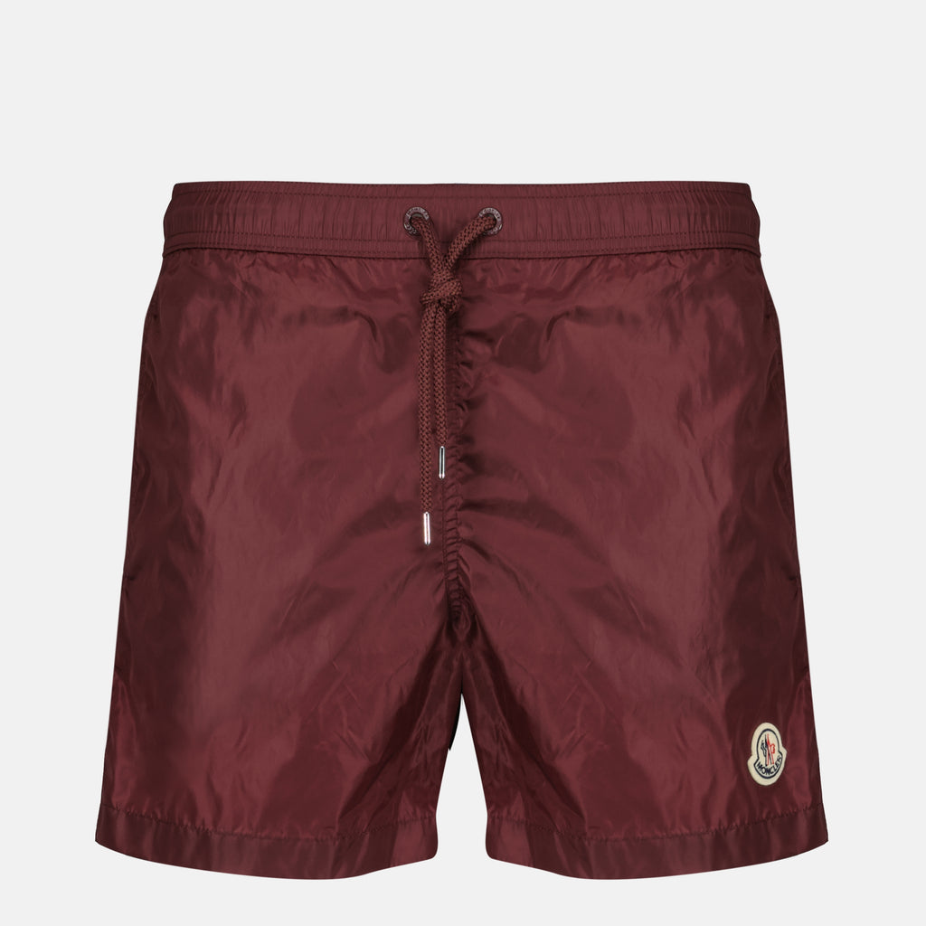 Image de l'article Short de bain à logo bordeaux en nylon de la marque Moncler pour Homme - Saison Printemps-Été 2026 - Vue de Face