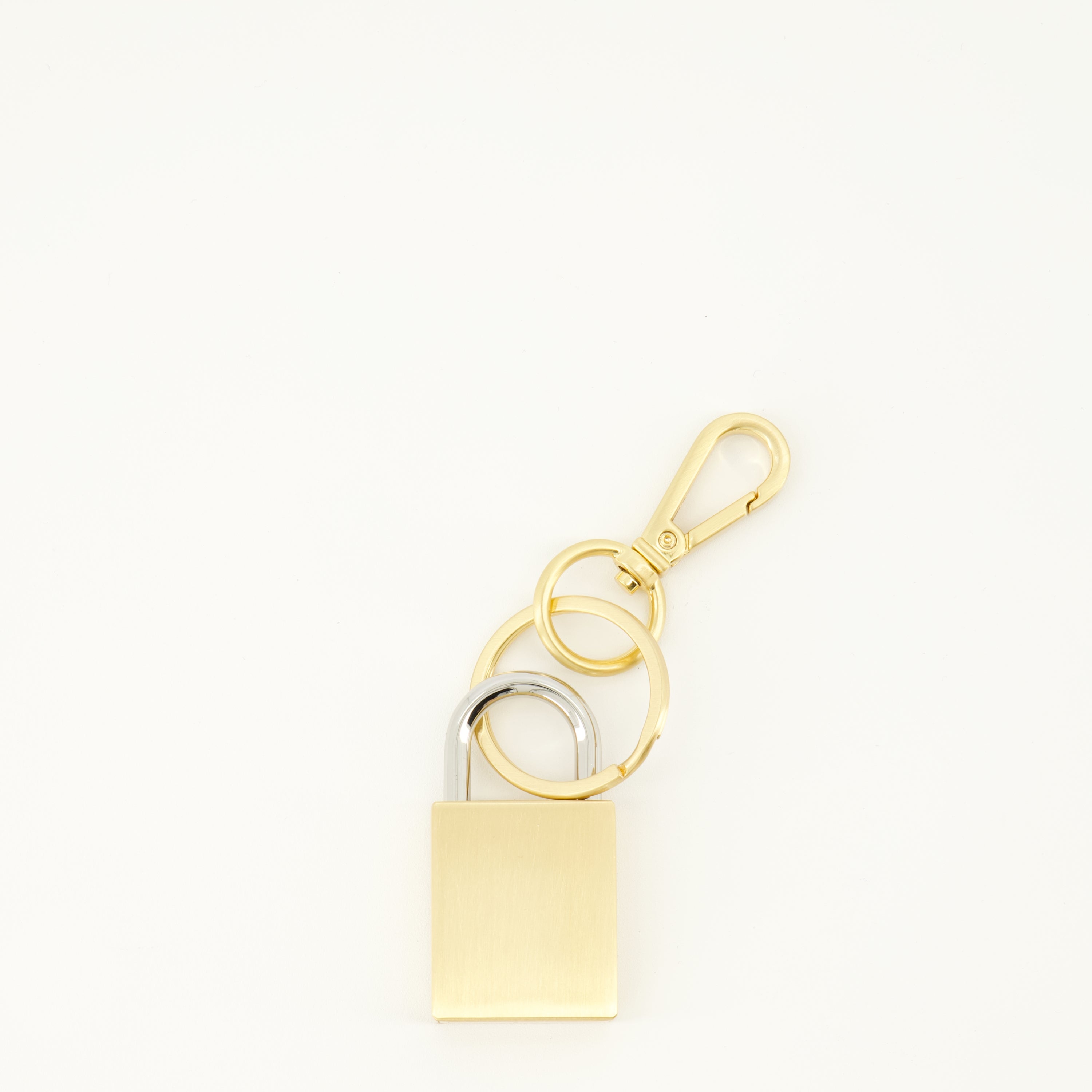 Image of the Heart Keychain Padlock by Ami PARIS for Unisex - Fall-Winter 2025 - Back View