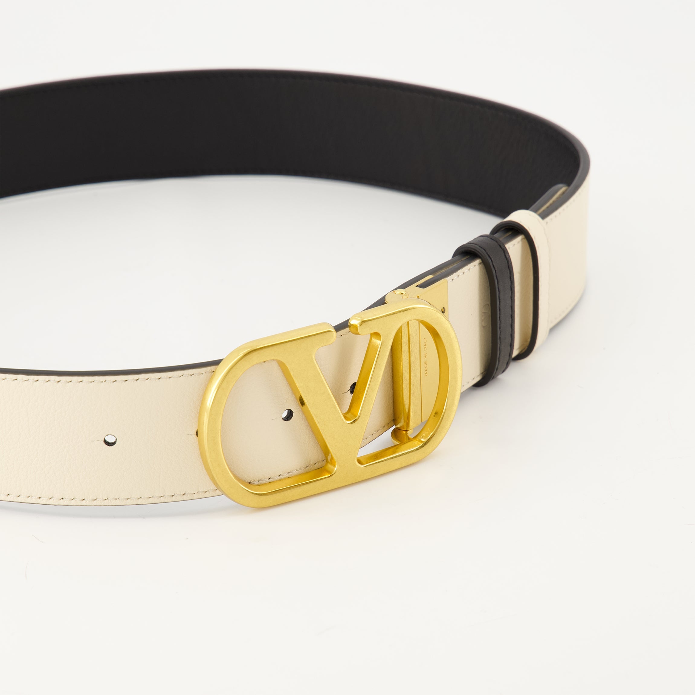 Image de l'article Ceinture Vlogo réversible blanche et noir 40 mm de la marque Valentino Garavani pour Femme - Saison Printemps-Été 2026 - Vue détaillée_5