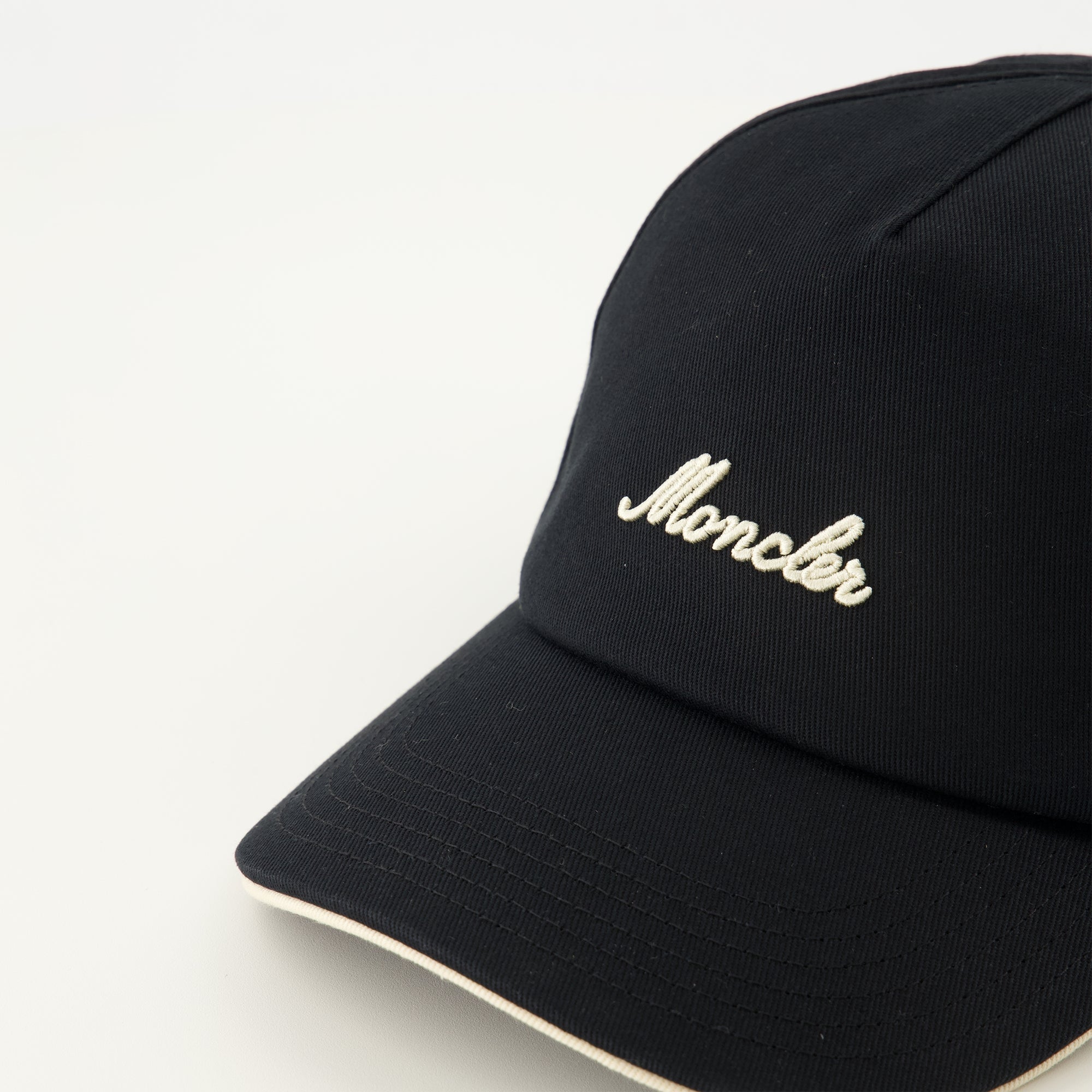 Immagine dell'articolo Cappello logo nero Moncler da Uomo - Collezione Primavera-Estate 2026 - Vista Dettagliata 3