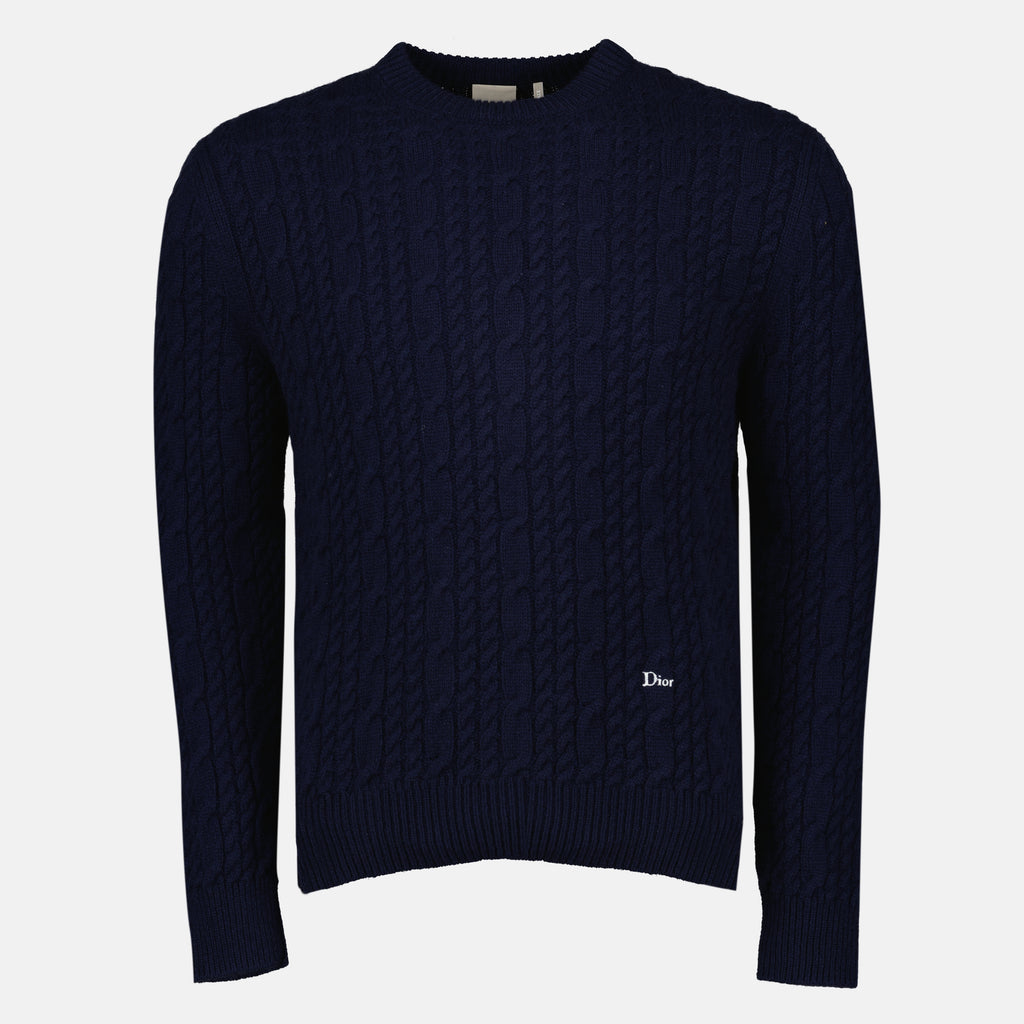 Bild des marineblauen Strickpullovers der Marke Dior für Herren - Frühjahr-Sommer 2026 - Vorderansicht
