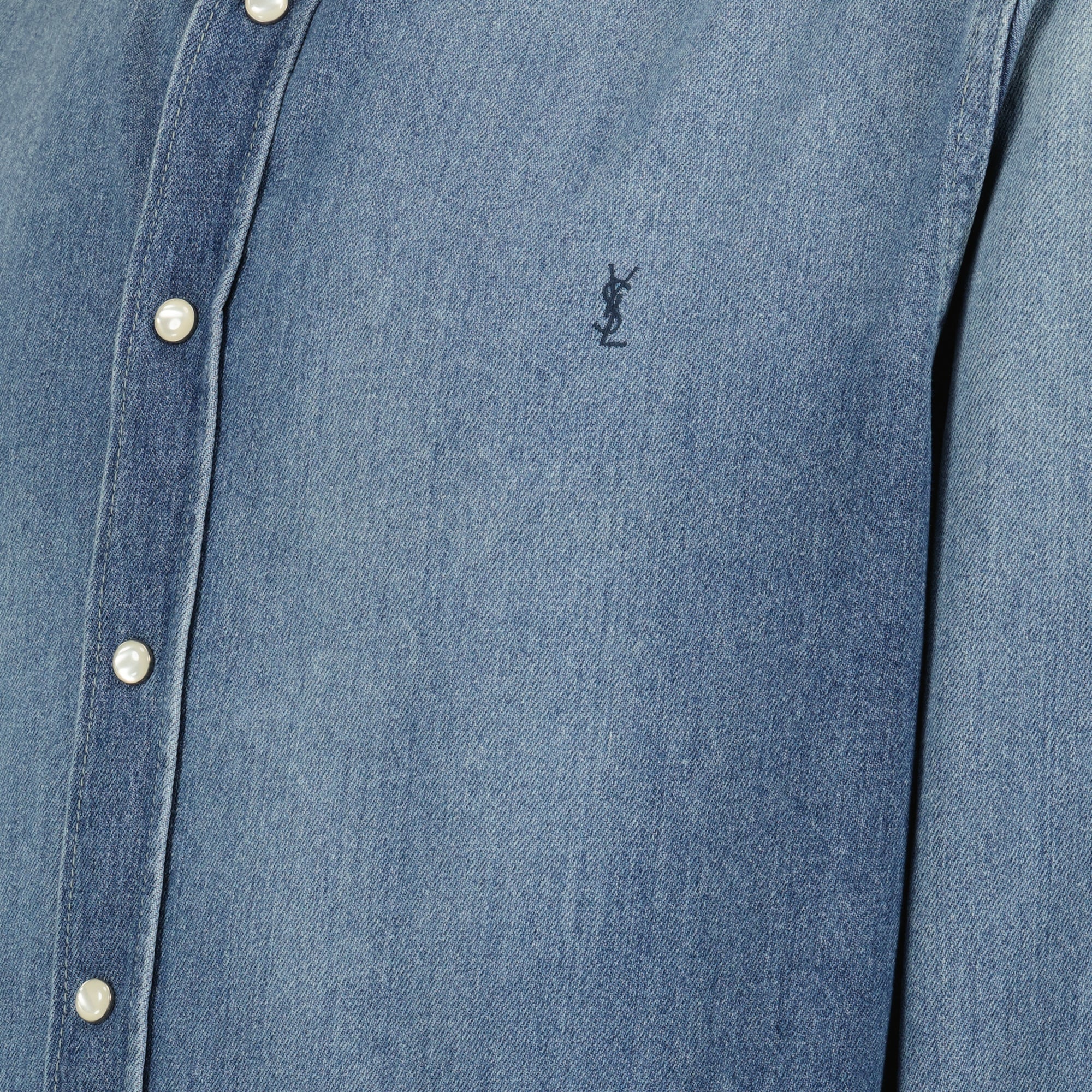 Image de l'article Chemise Cassandre en denim de la marque Saint Laurent pour Homme - Saison Printemps-Été 2026 - Vue détaillée_1