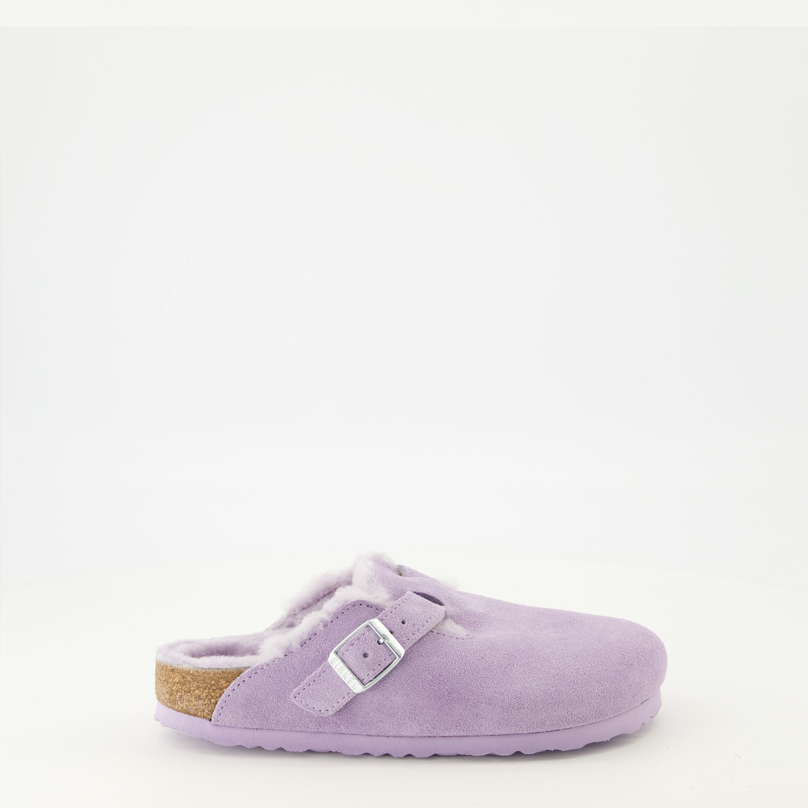 Image de l'article Mules Boston à fourrure violette de la marque Birkenstock pour Femme - Saison Printemps-Été 2026 - Vue latérale droite